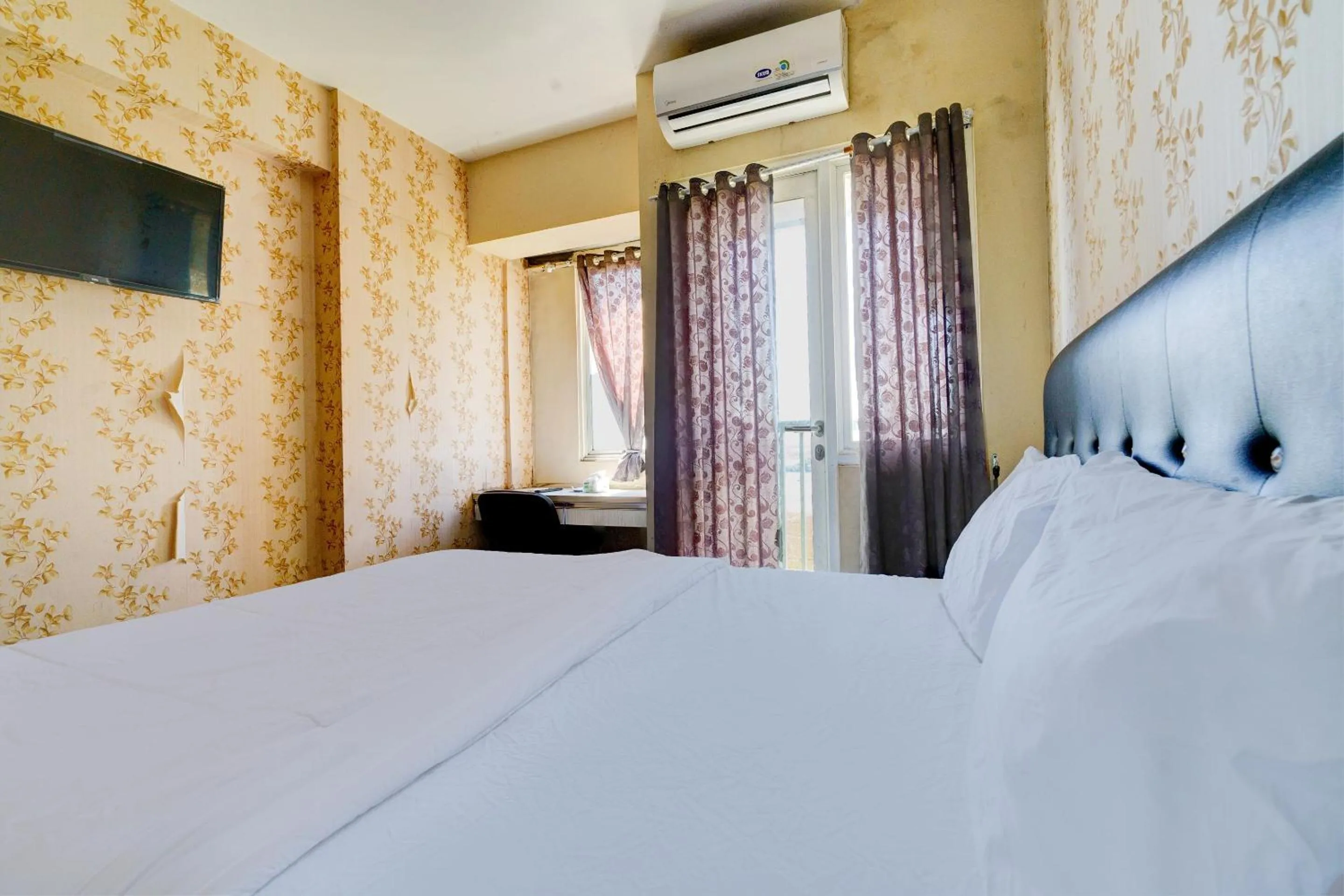 Bedroom, Bed in OYO Life 92874 Apartement Grand Sentraland Karawang By Red Dragon