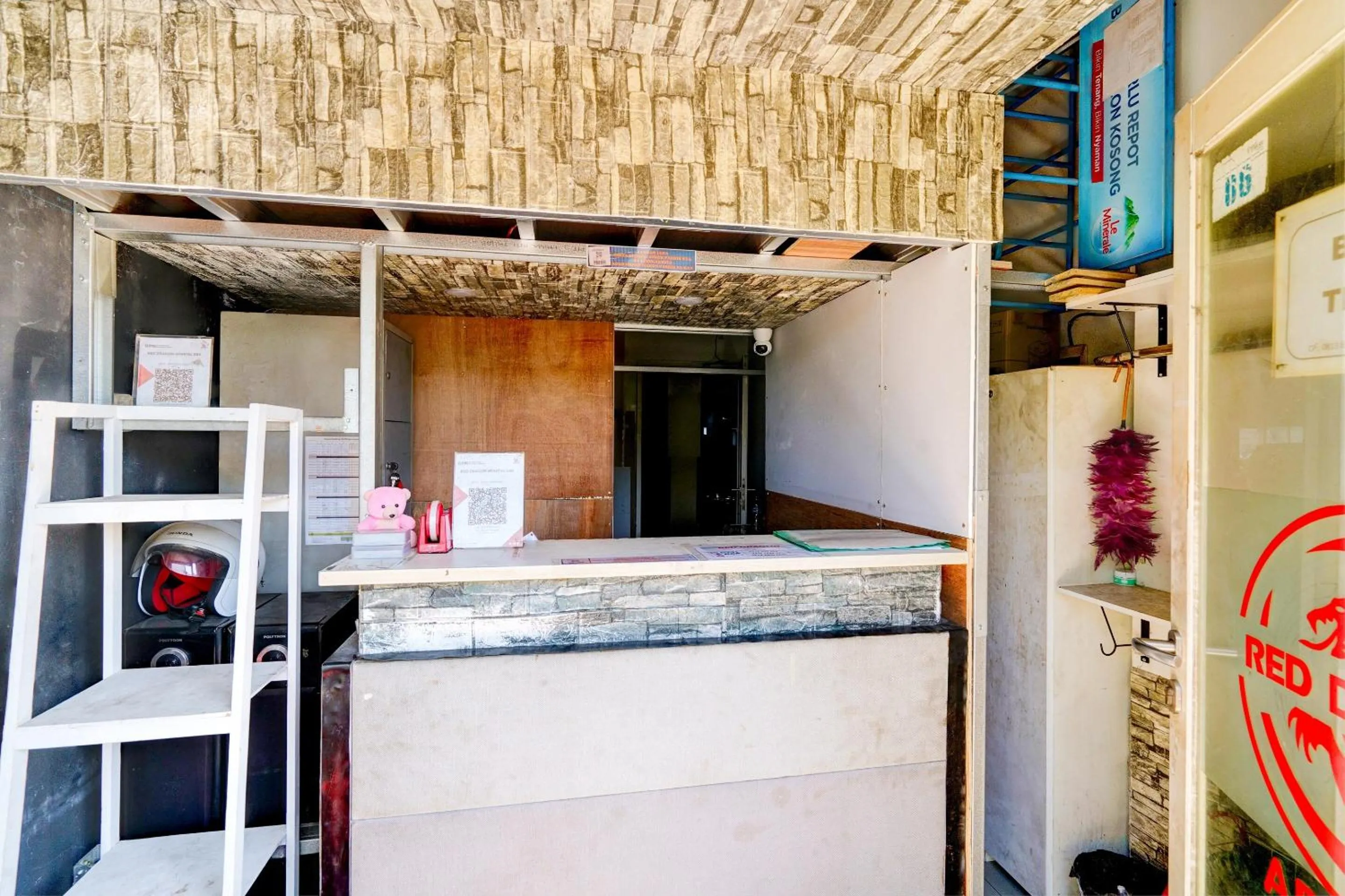 Lobby or reception in OYO Life 92874 Apartement Grand Sentraland Karawang By Red Dragon