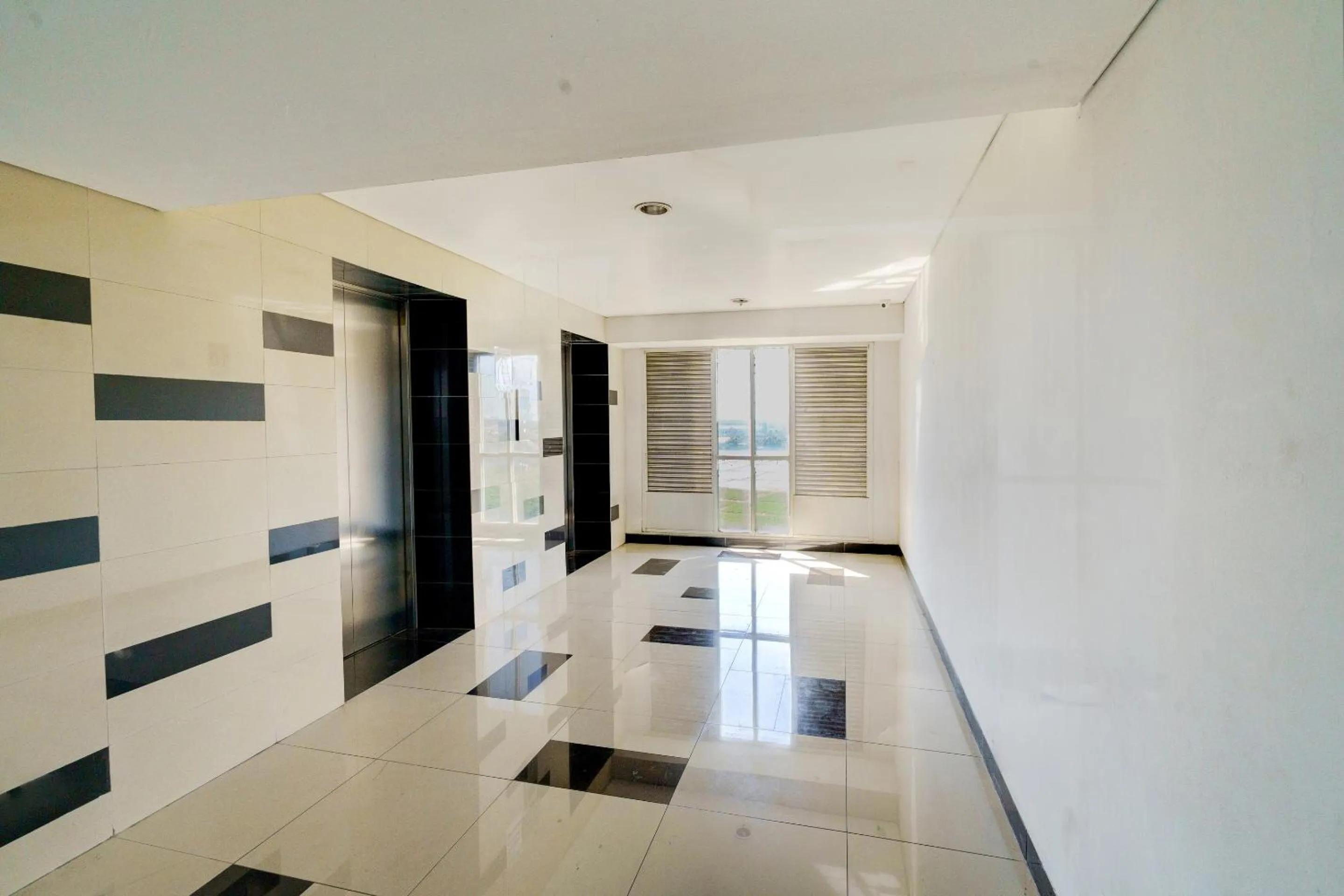 Lobby or reception in OYO Life 92874 Apartement Grand Sentraland Karawang By Red Dragon