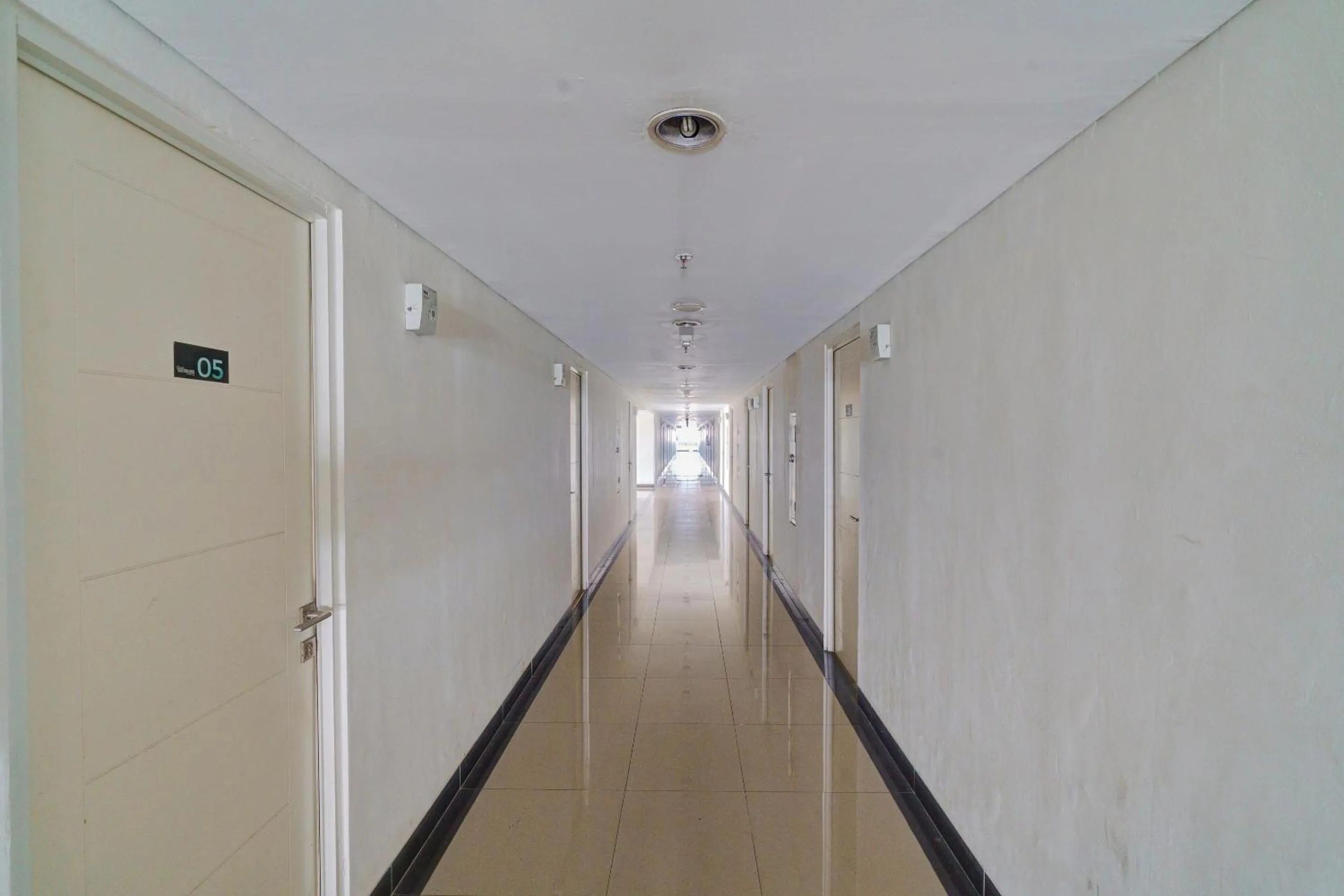 Lobby or reception in OYO Life 92874 Apartement Grand Sentraland Karawang By Red Dragon