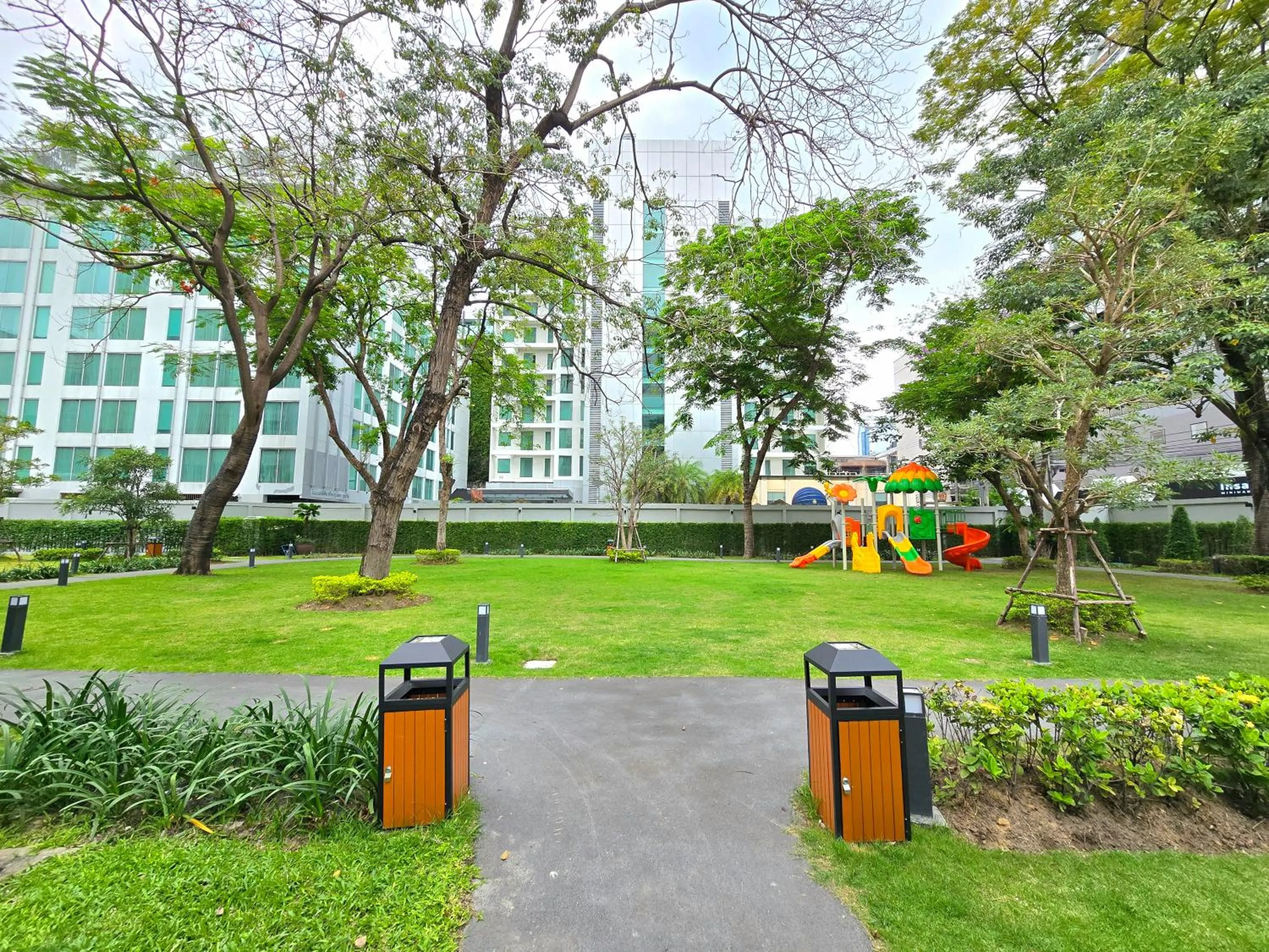 Day in Floral Court Hotel & Residence Sukhumvit 13