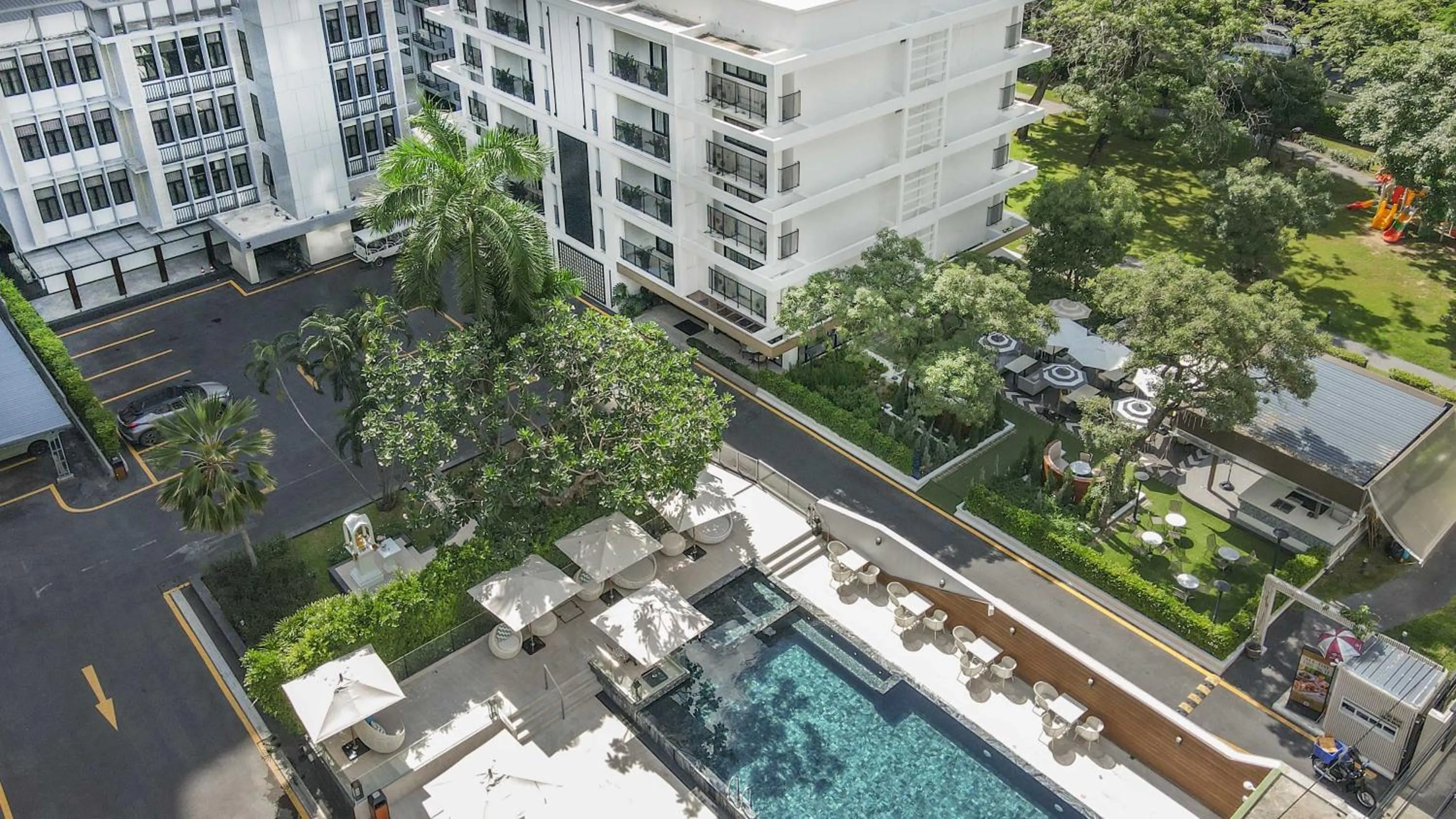 Property building in Floral Court Hotel & Residence Sukhumvit 13
