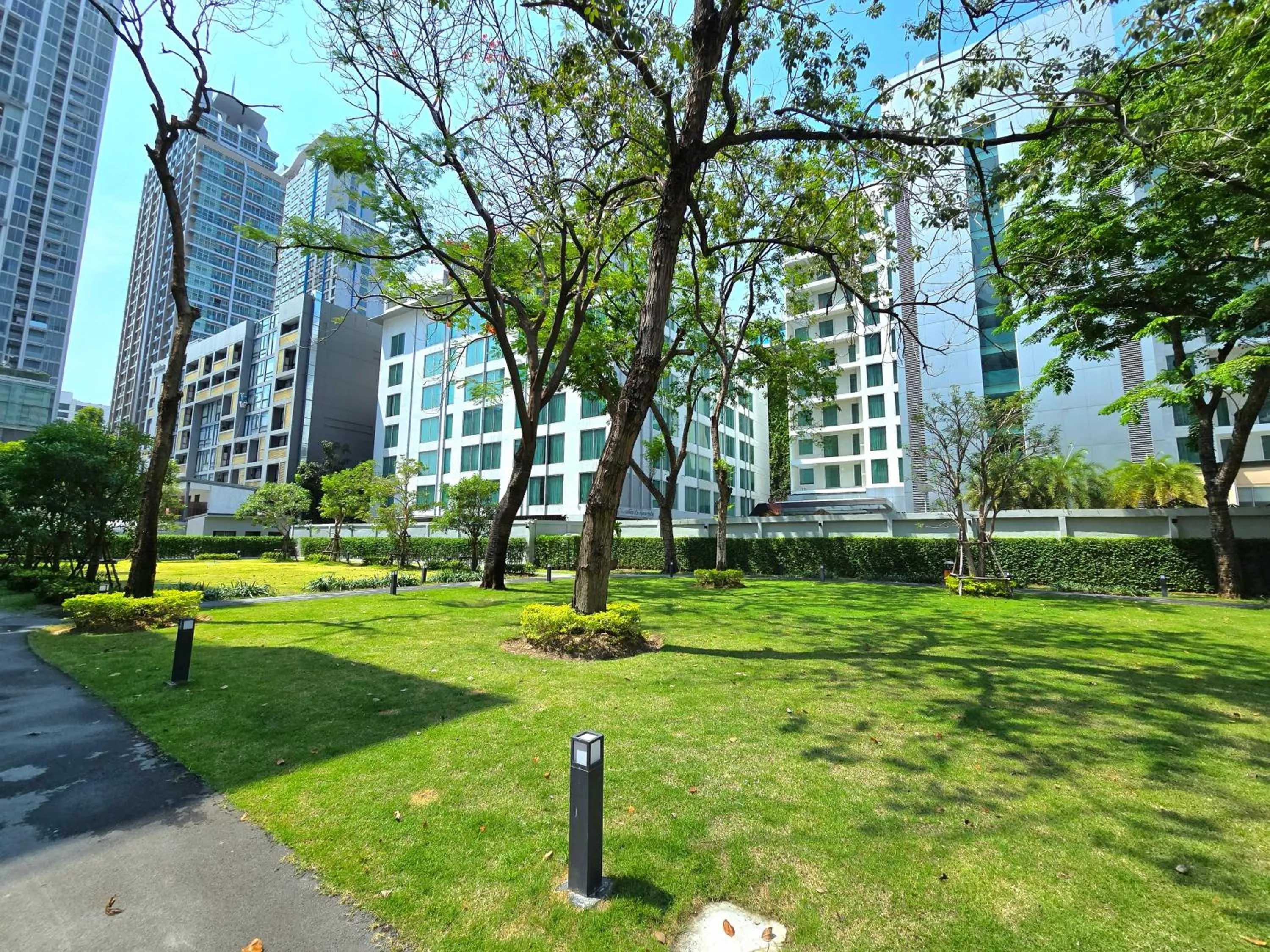 Day in Floral Court Hotel & Residence Sukhumvit 13