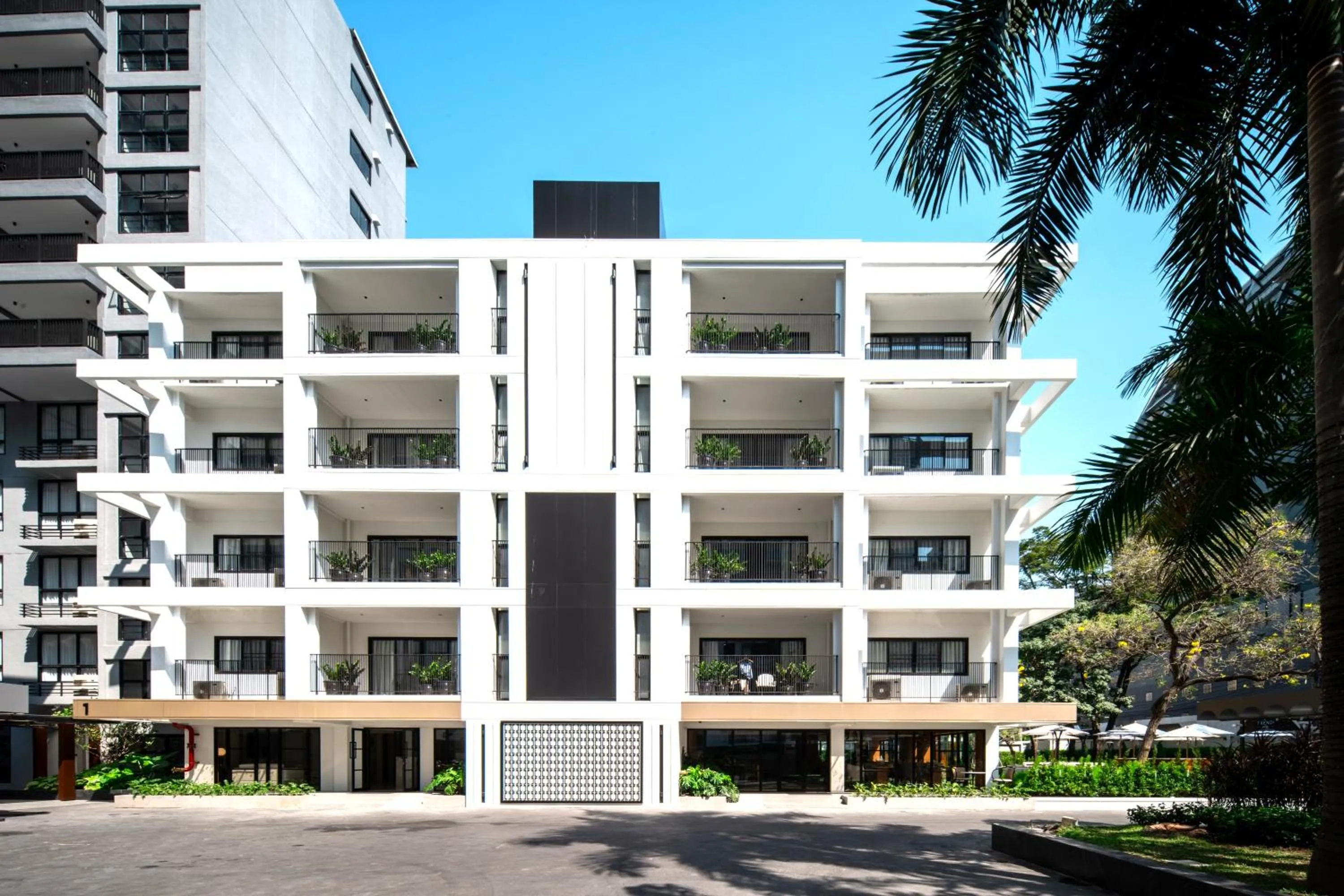 Property building in Floral Court Hotel & Residence Sukhumvit 13