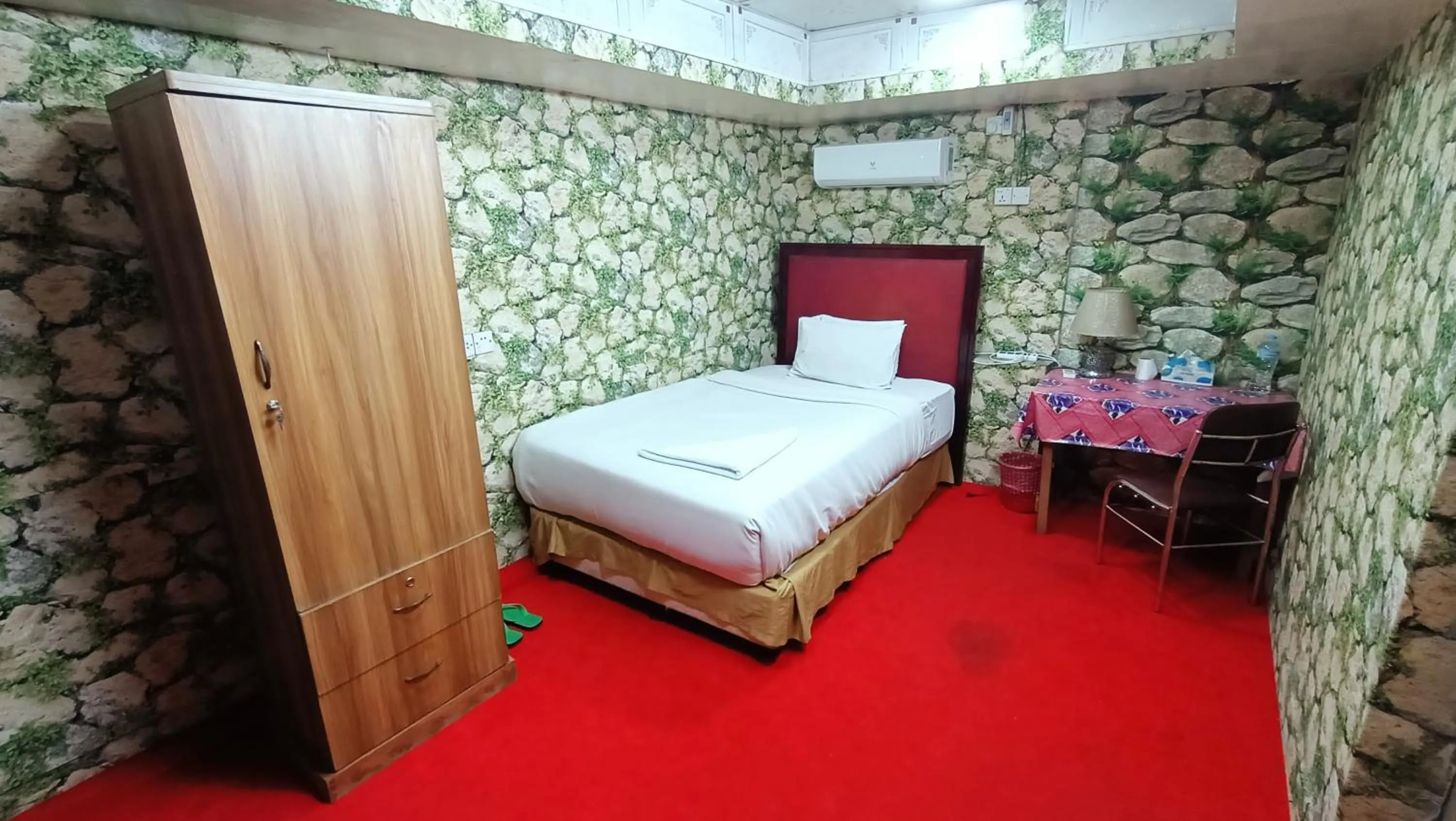 Bed in Hotel Golden Bird
