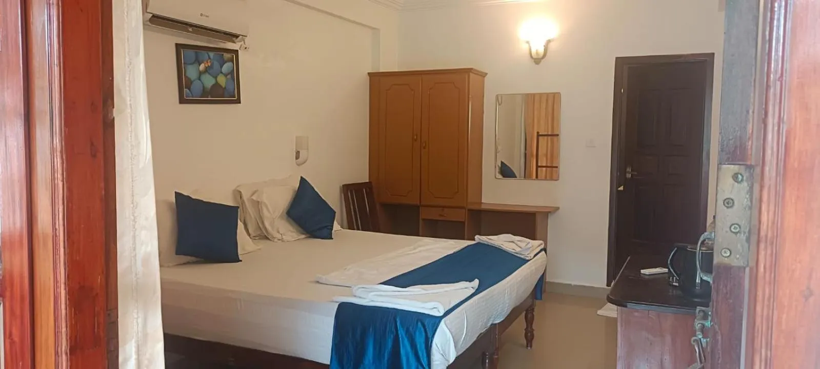 Bed in tippys beach resort