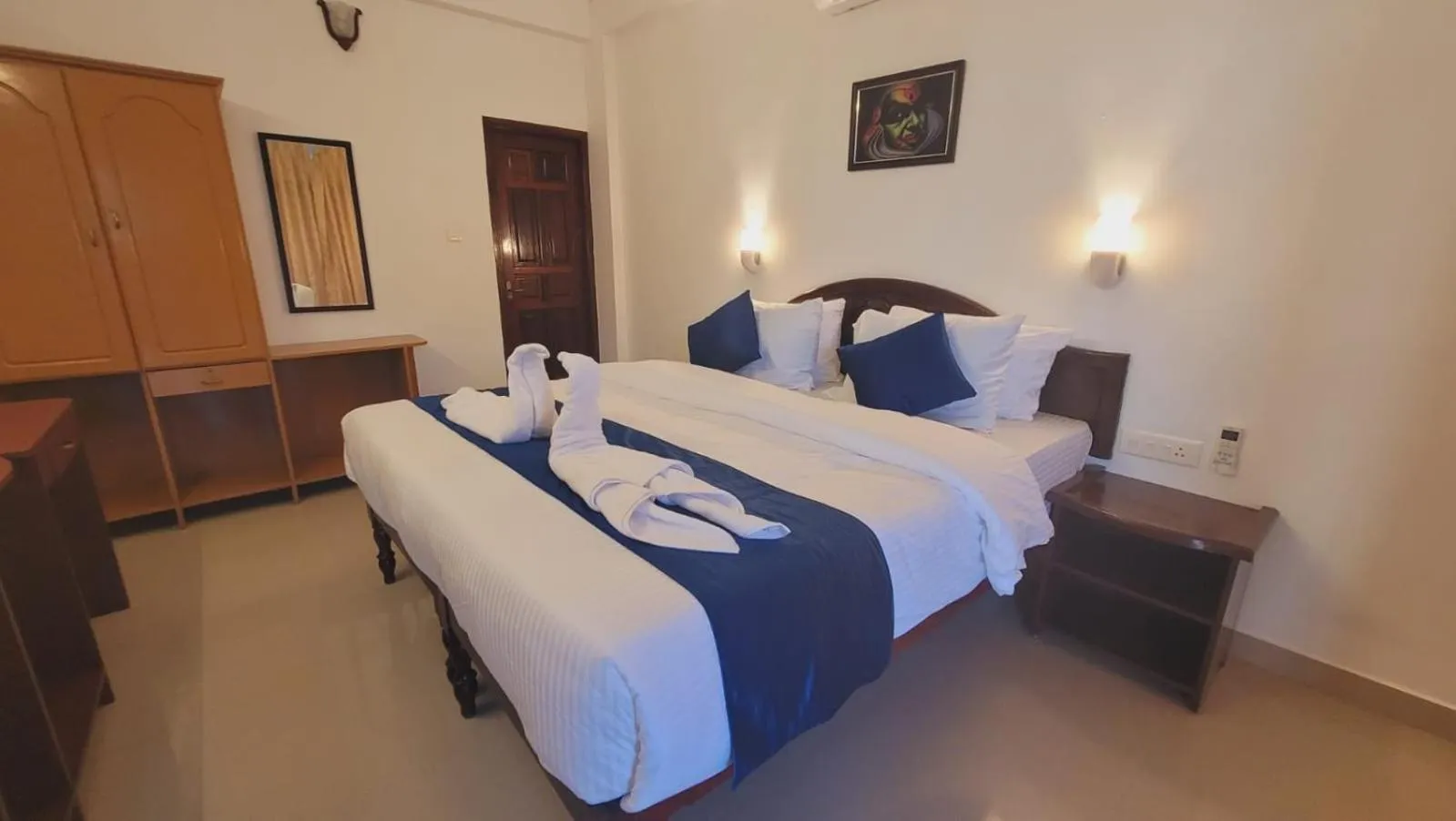 Bedroom, Bed in tippys beach resort