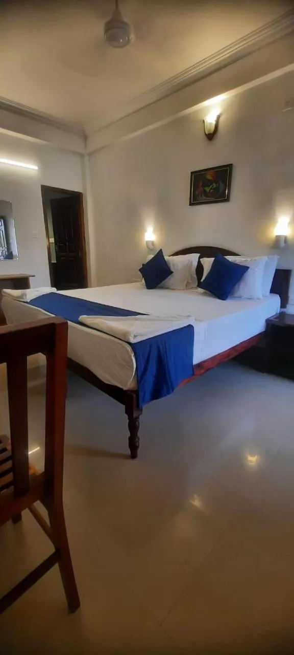 Bedroom, Bed in tippys beach resort