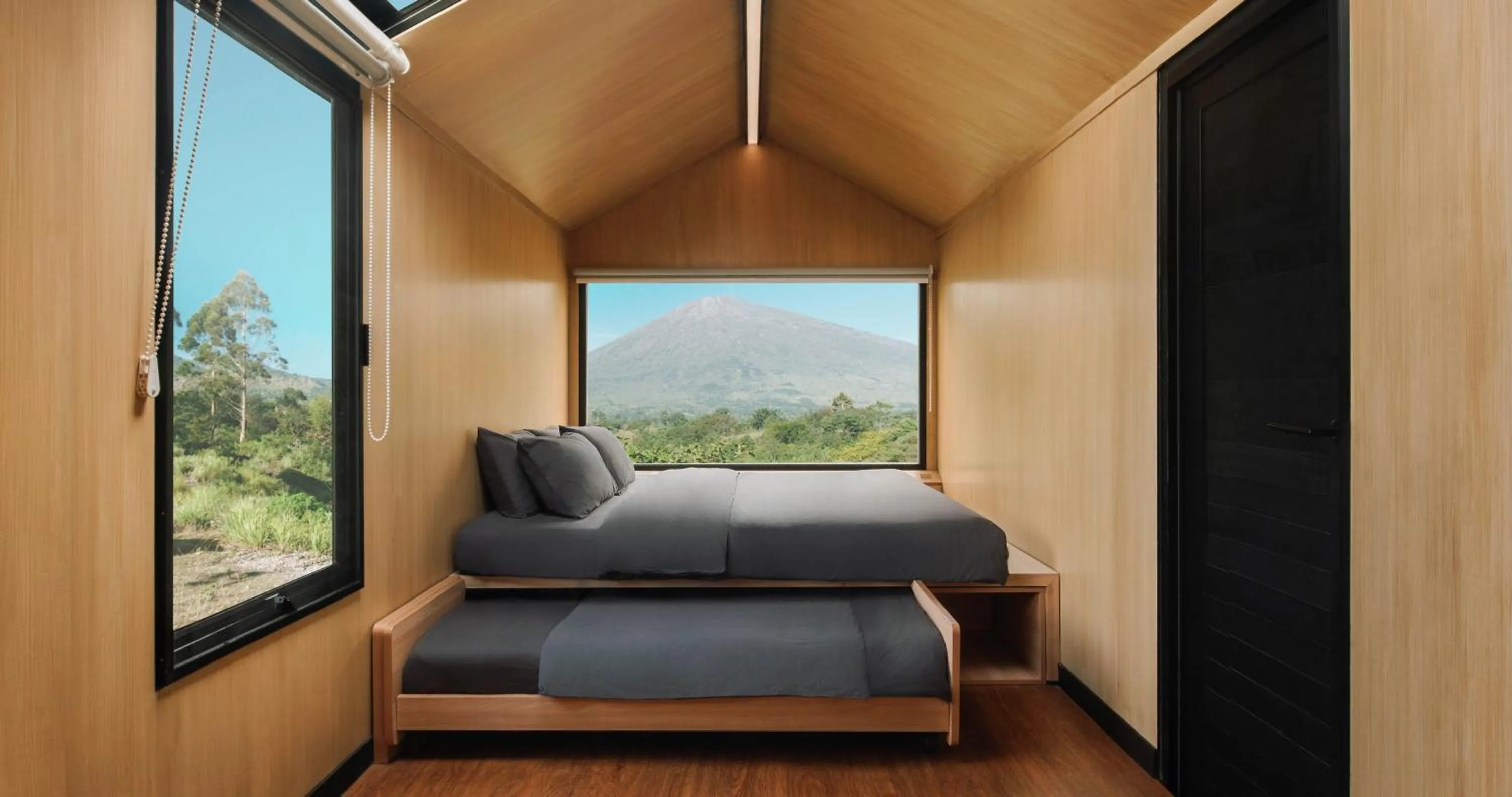 Photo of the whole room, Bed in Bobocabin Gunung Rinjani, Lombok
