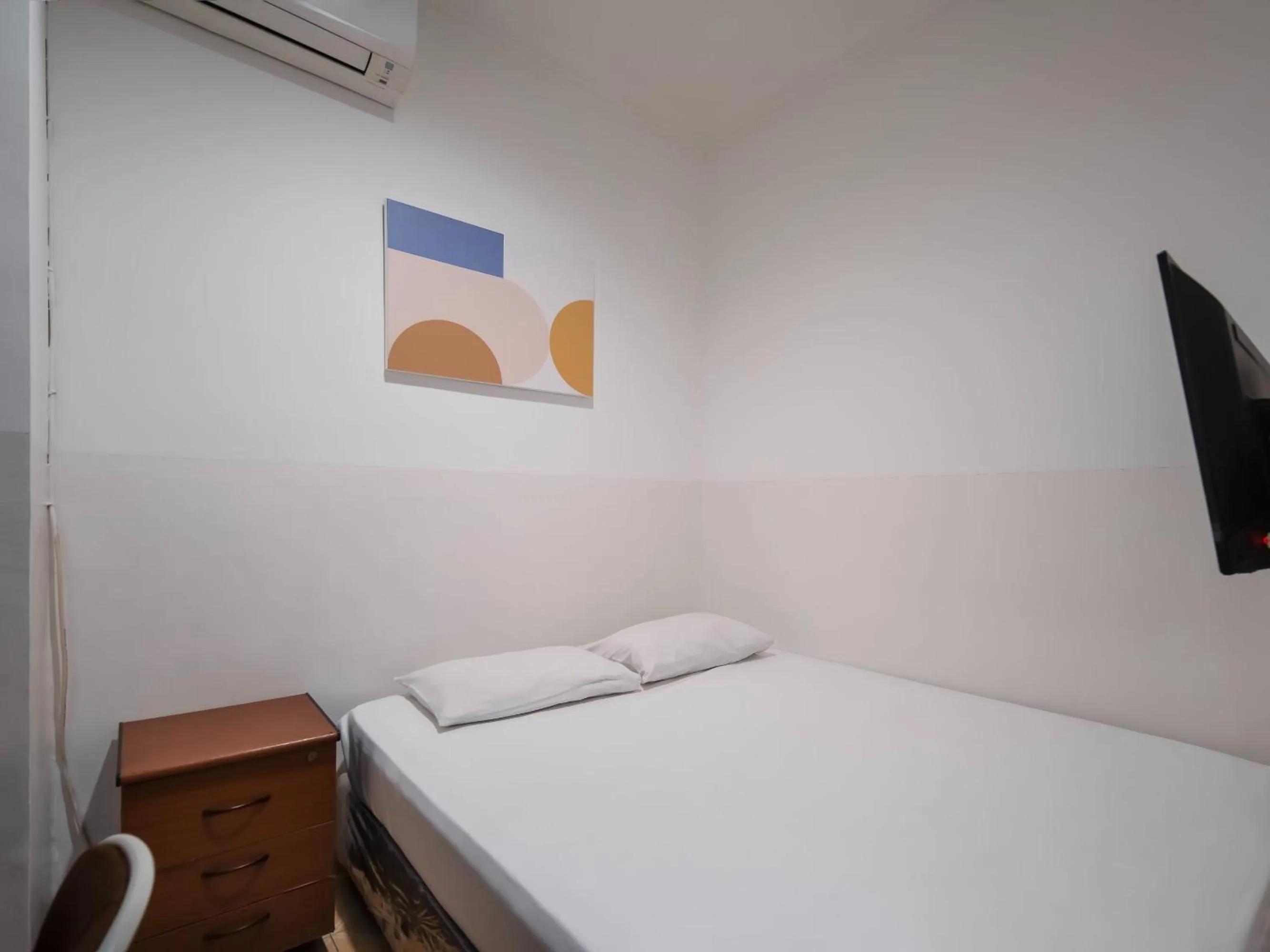 Bedroom, Bed in Cove Horizone