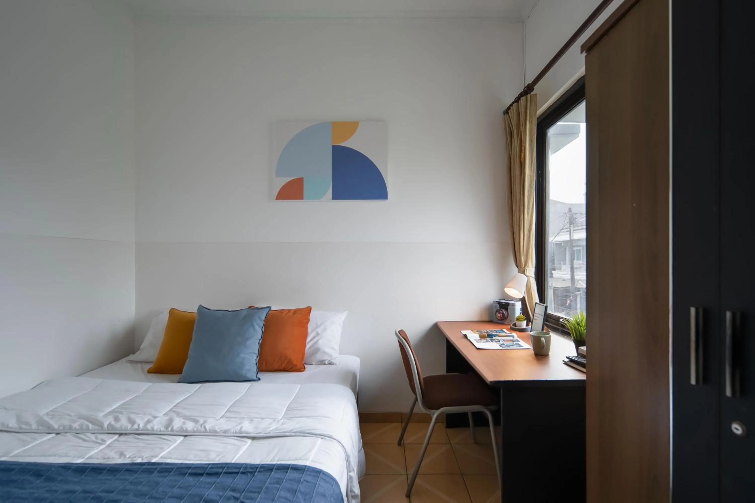 Bedroom, Bed in Cove Horizone