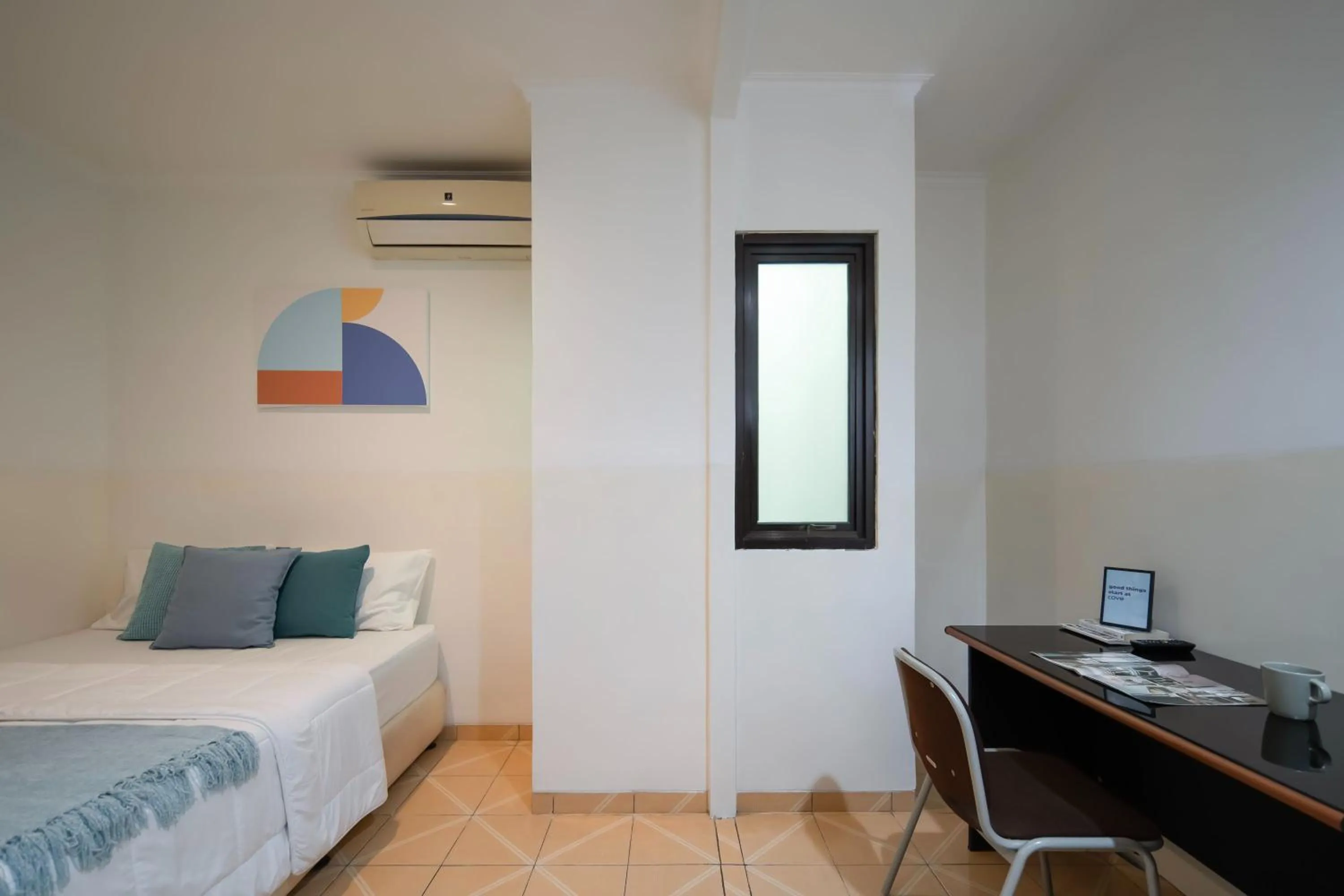 Bedroom, Bed in Cove Horizone