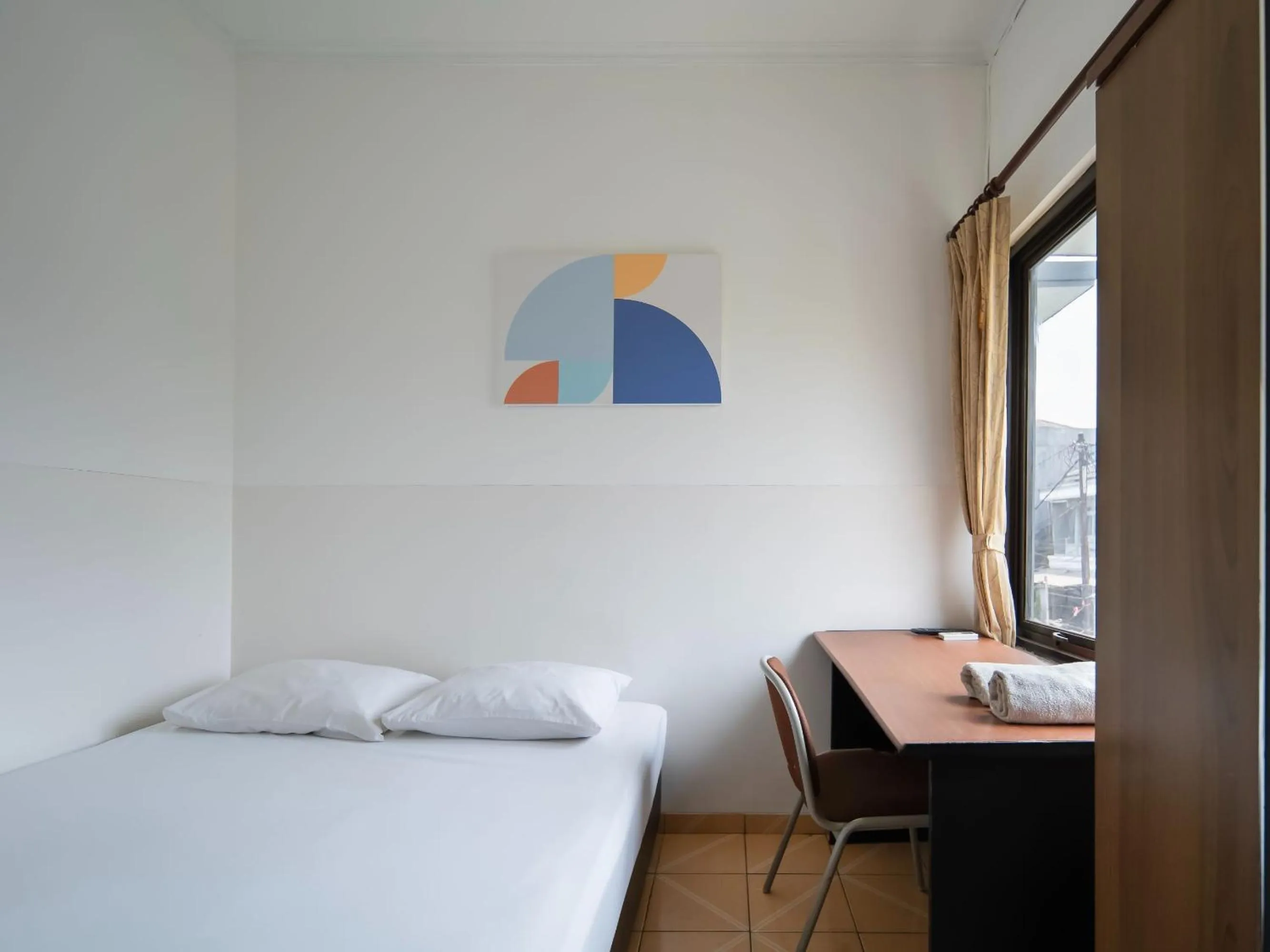 Bedroom, Bed in Cove Horizone