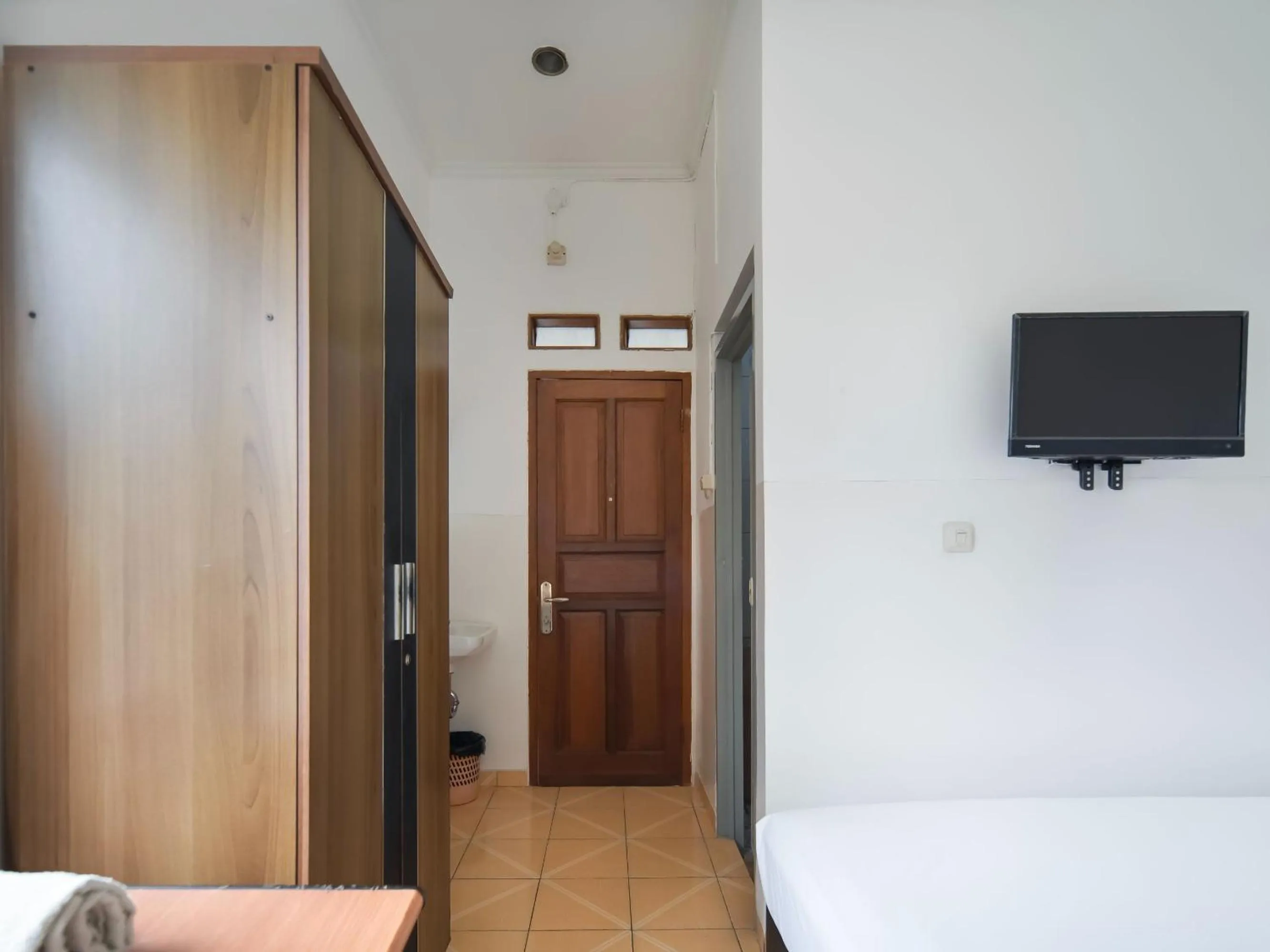 Bedroom, Bed in Cove Horizone