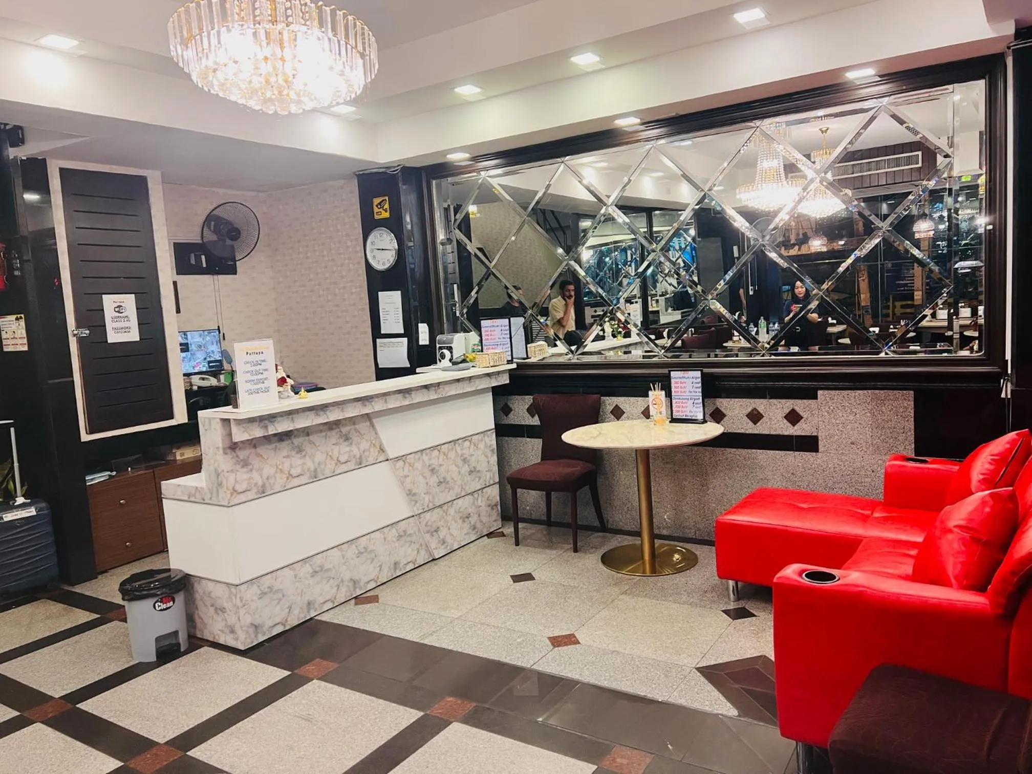 Restaurant/places to eat in Class Boutique Hotel