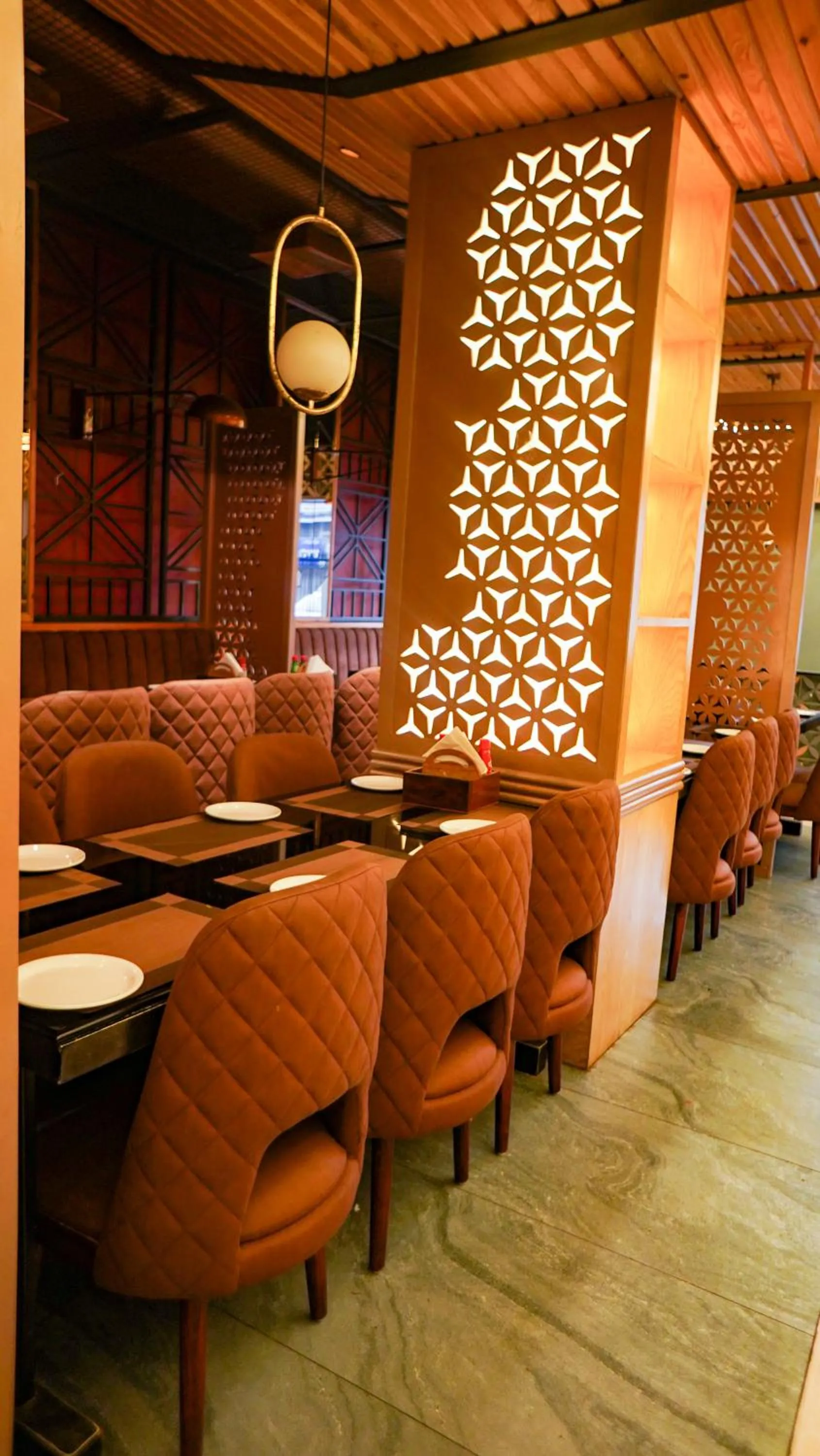 Restaurant/places to eat in Hotel Park Regency