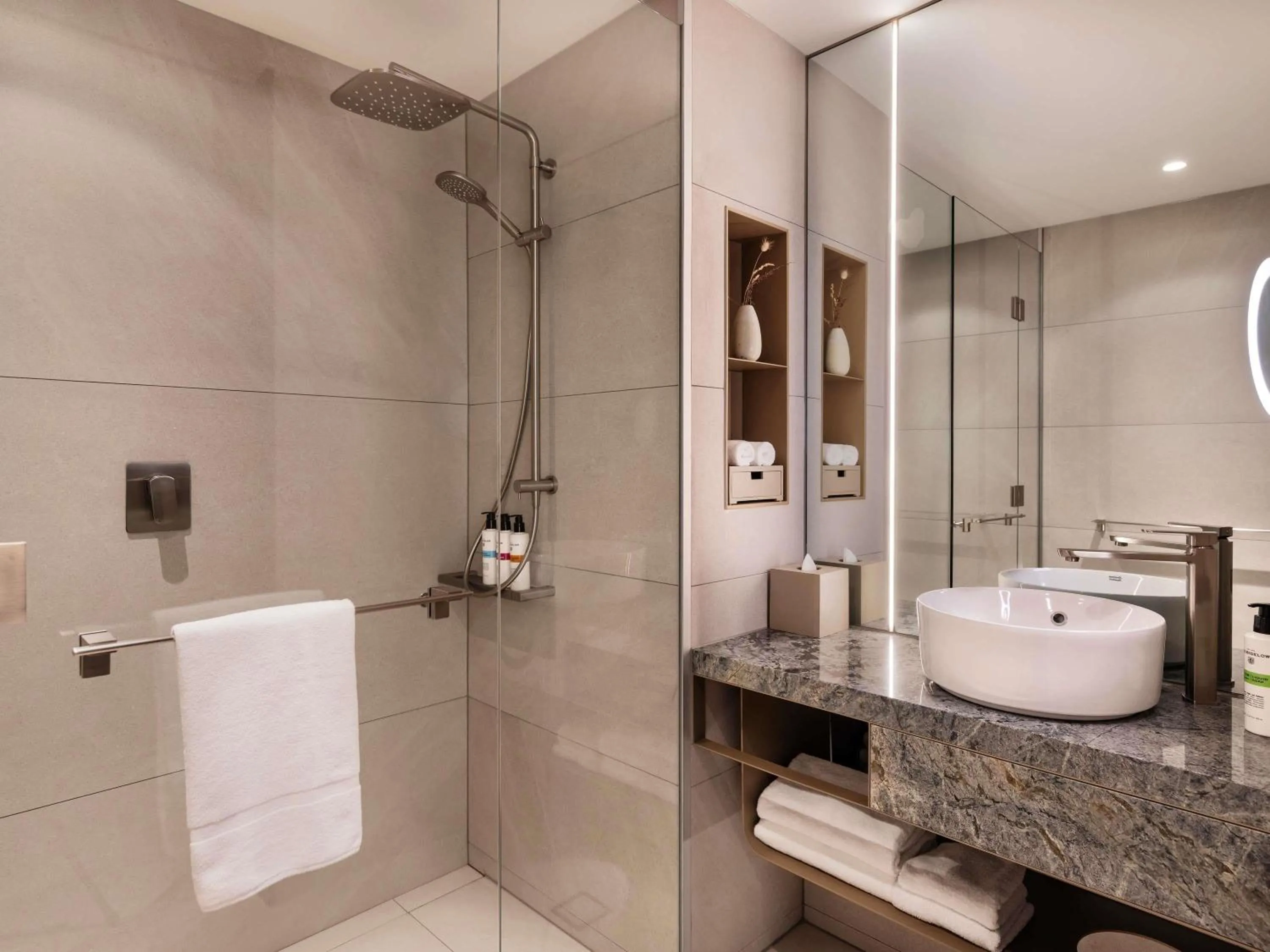 Bedroom in Pullman Auckland Airport