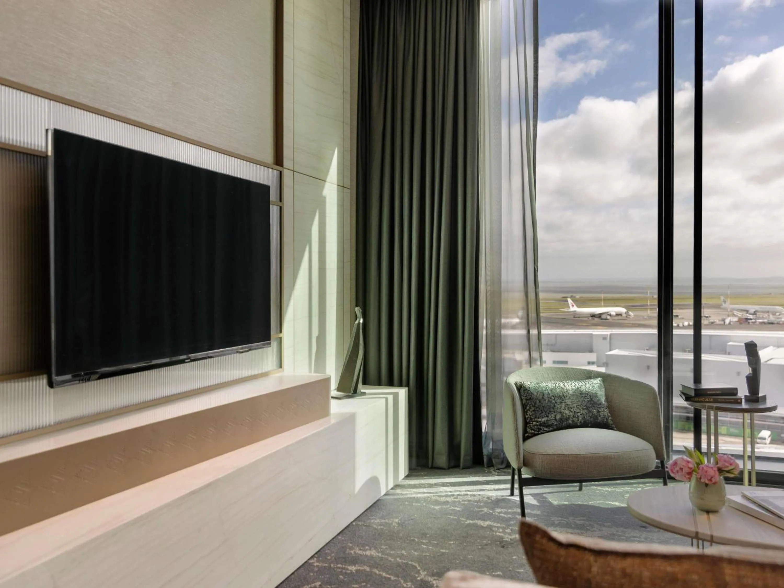 Bedroom in Pullman Auckland Airport