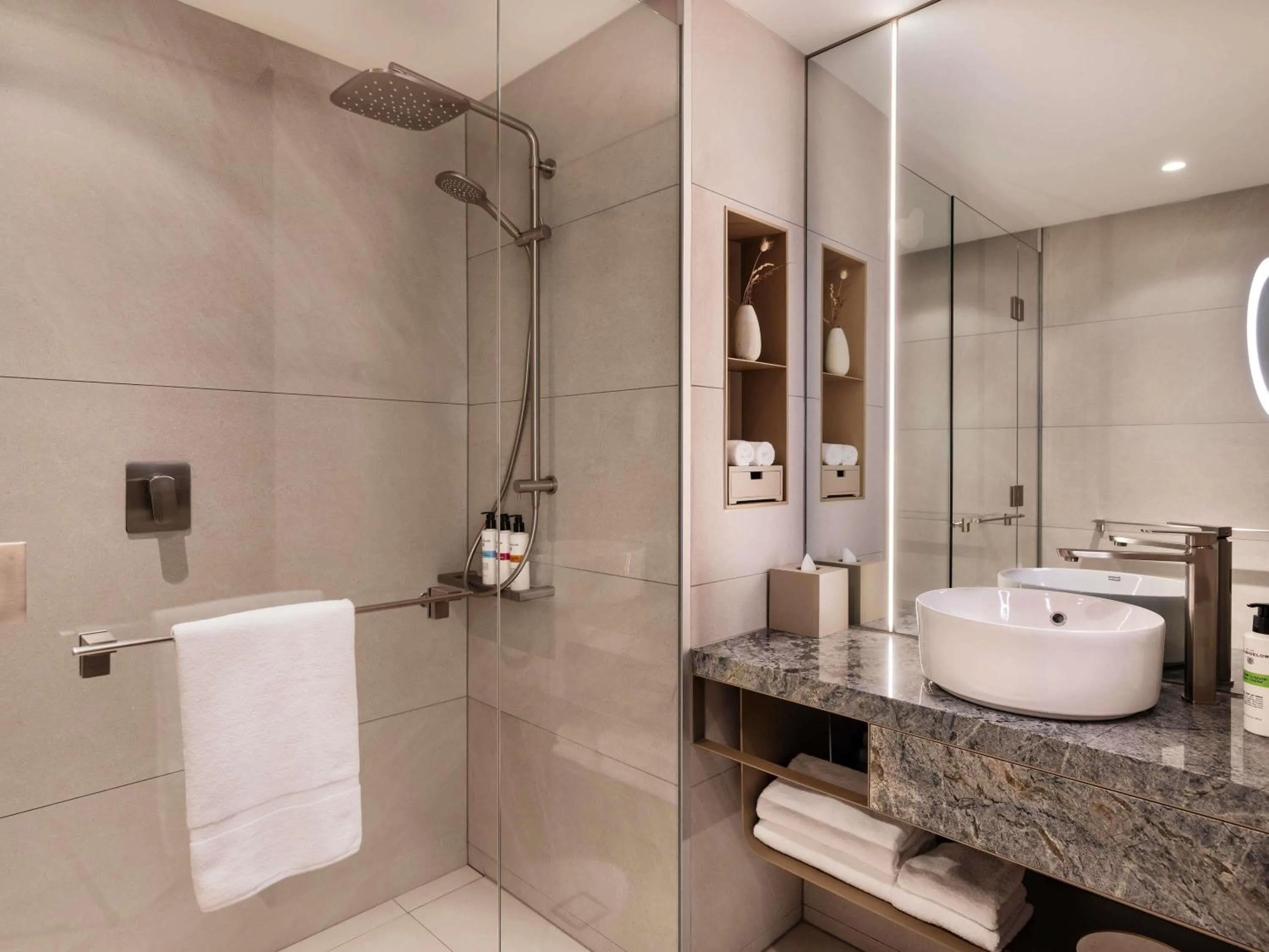 Bedroom in Pullman Auckland Airport