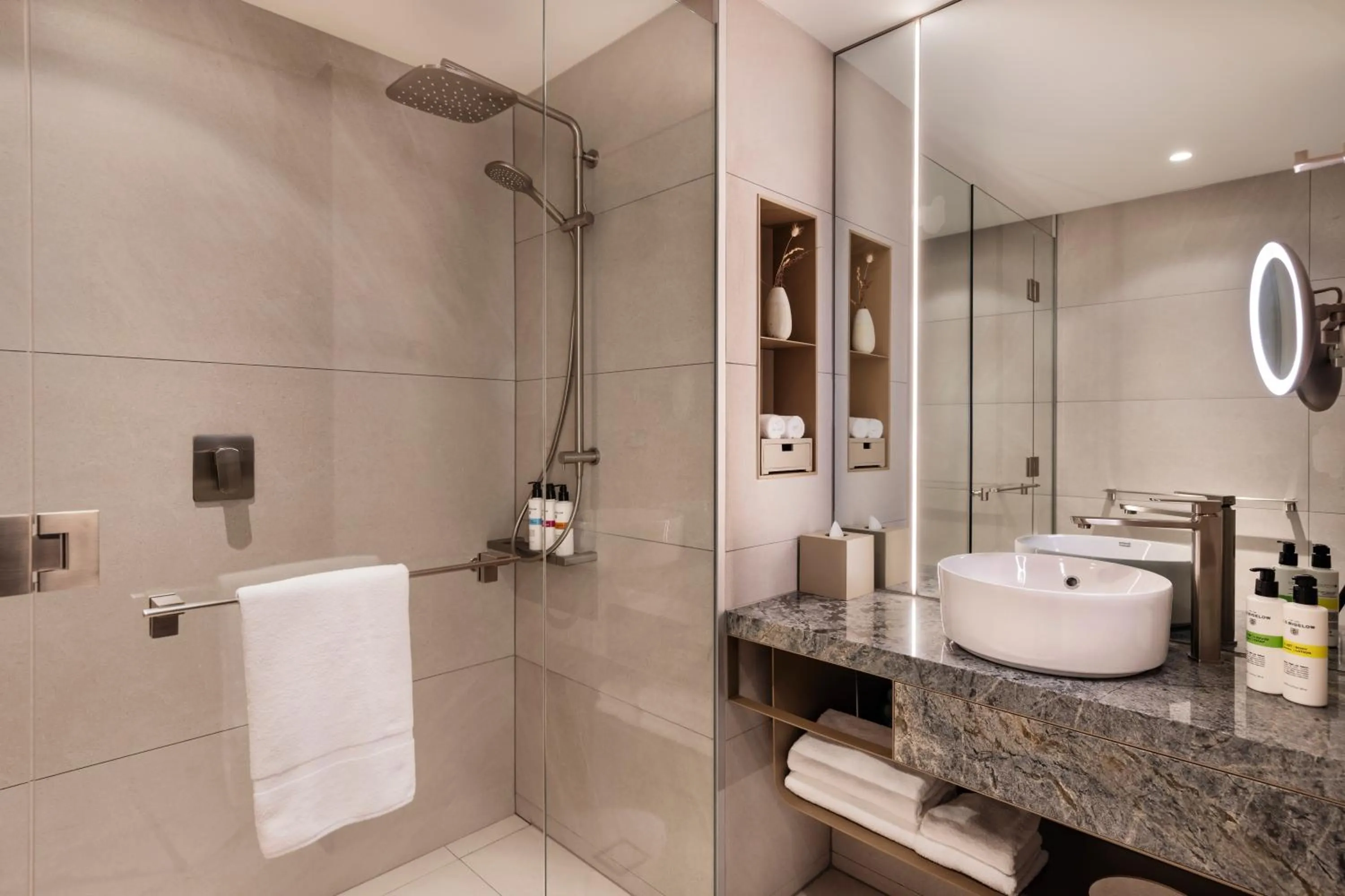 Shower in Pullman Auckland Airport