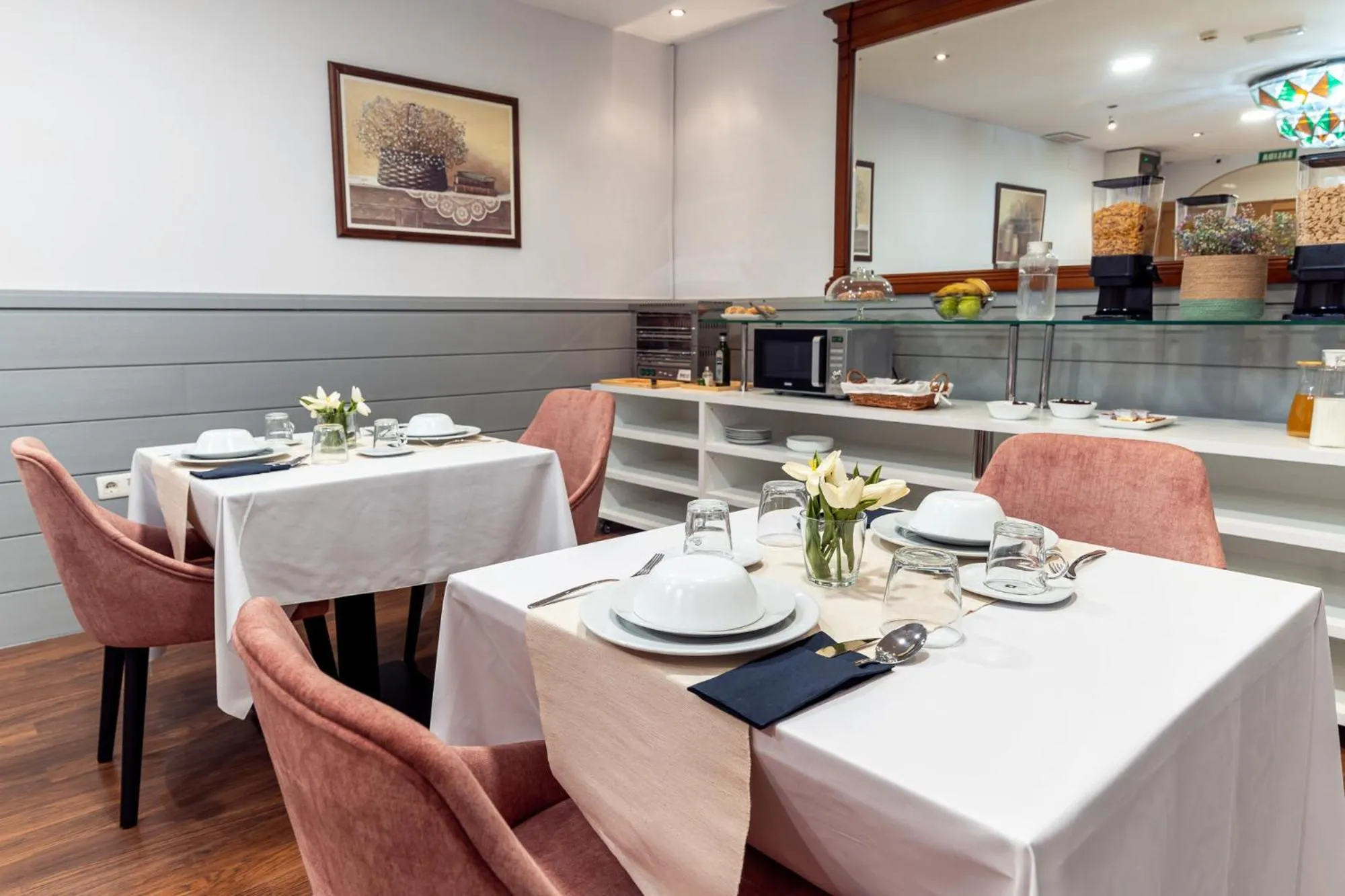 Restaurant/places to eat in Hotel Reina Mora