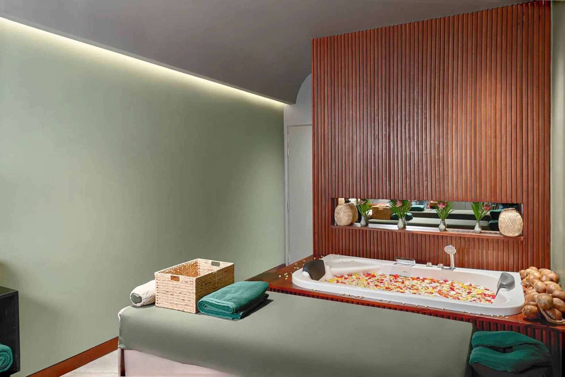 Spa and wellness centre/facilities, Bed in Novotel Phnom Penh BKK 1