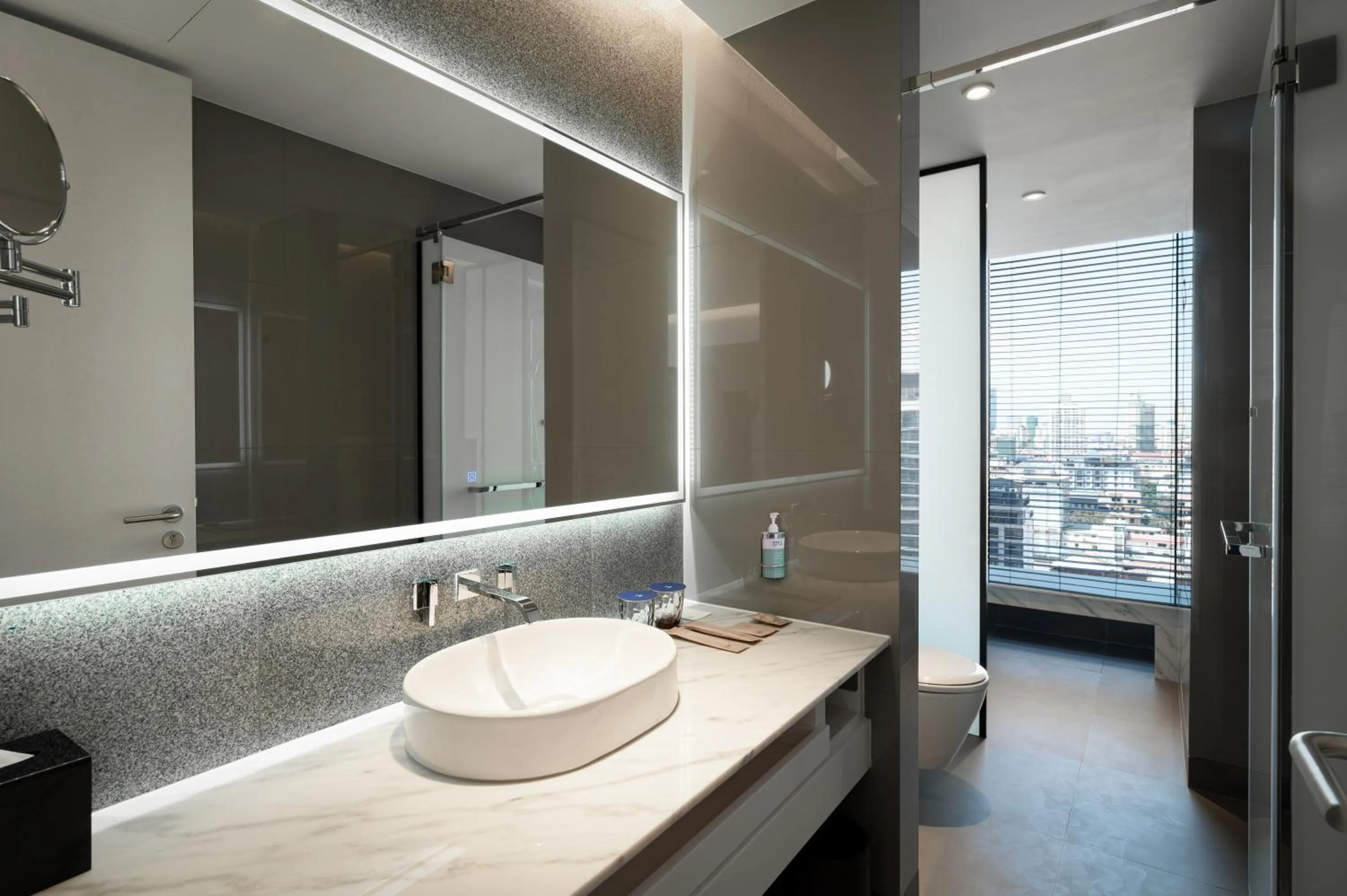 Shower in Novotel Phnom Penh BKK 1