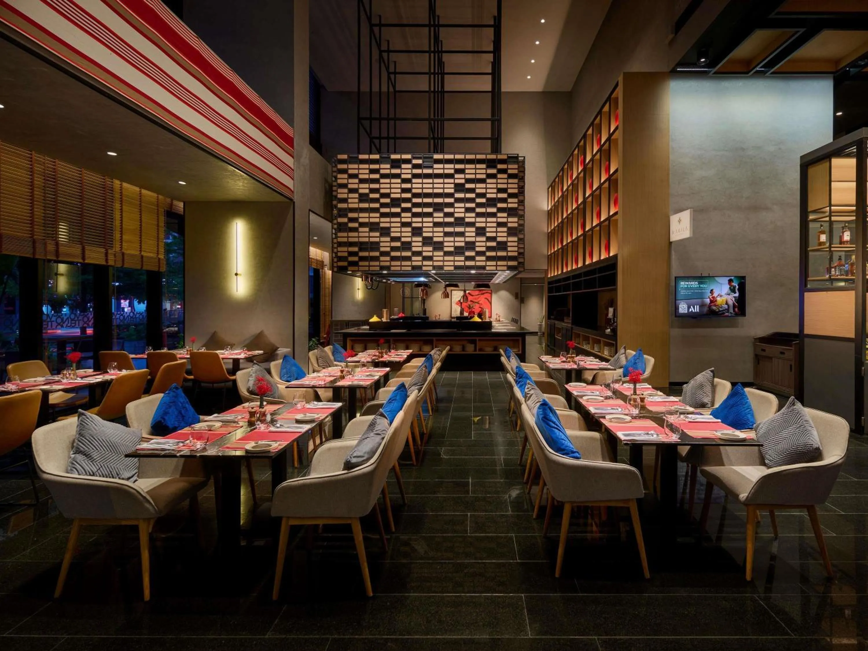 Restaurant/places to eat in Novotel Phnom Penh BKK 1