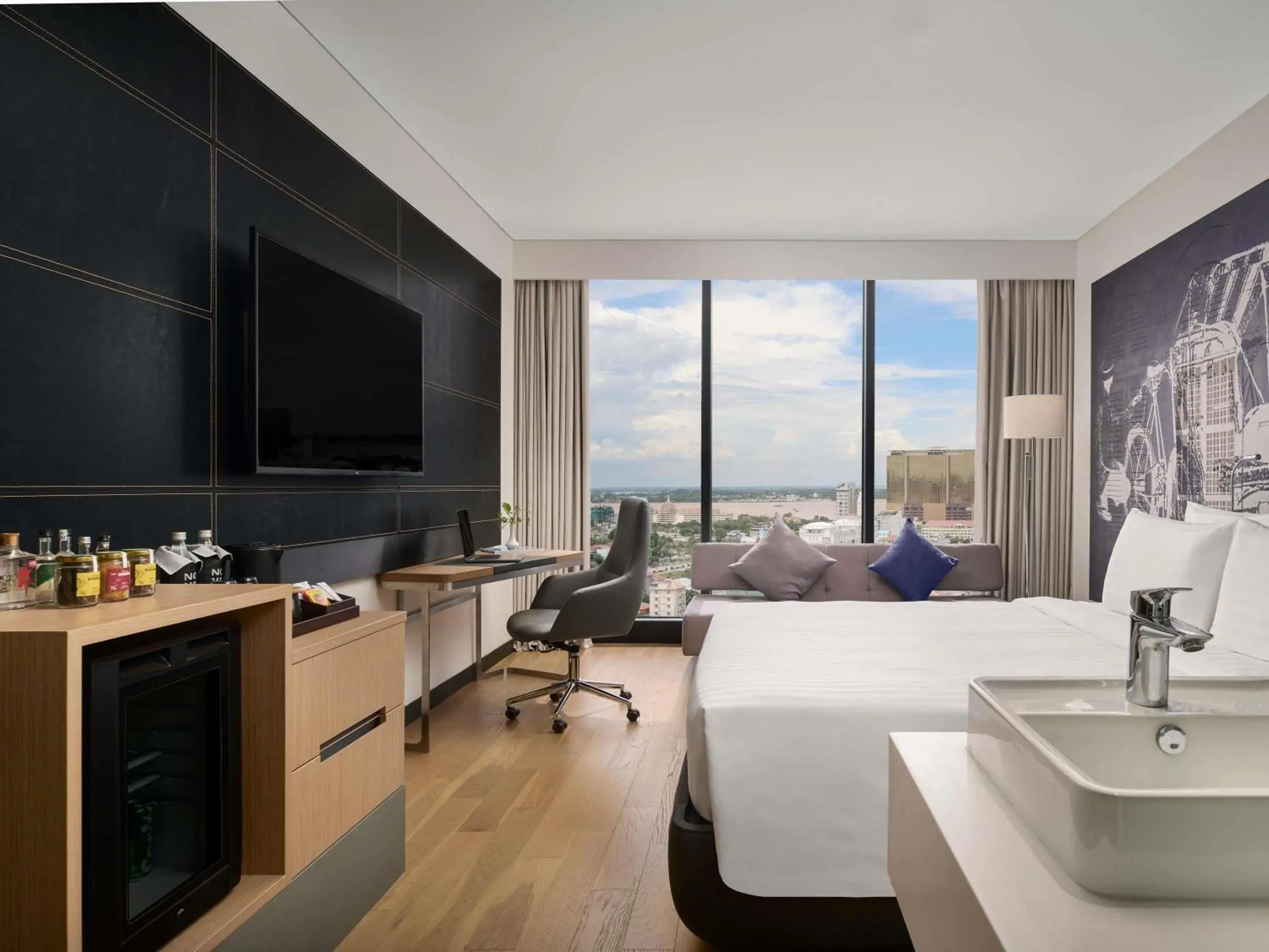 Superior King Room with Riverside in Novotel Phnom Penh BKK 1 Superior King Room with Riverside in Novotel Phnom Penh BKK 1