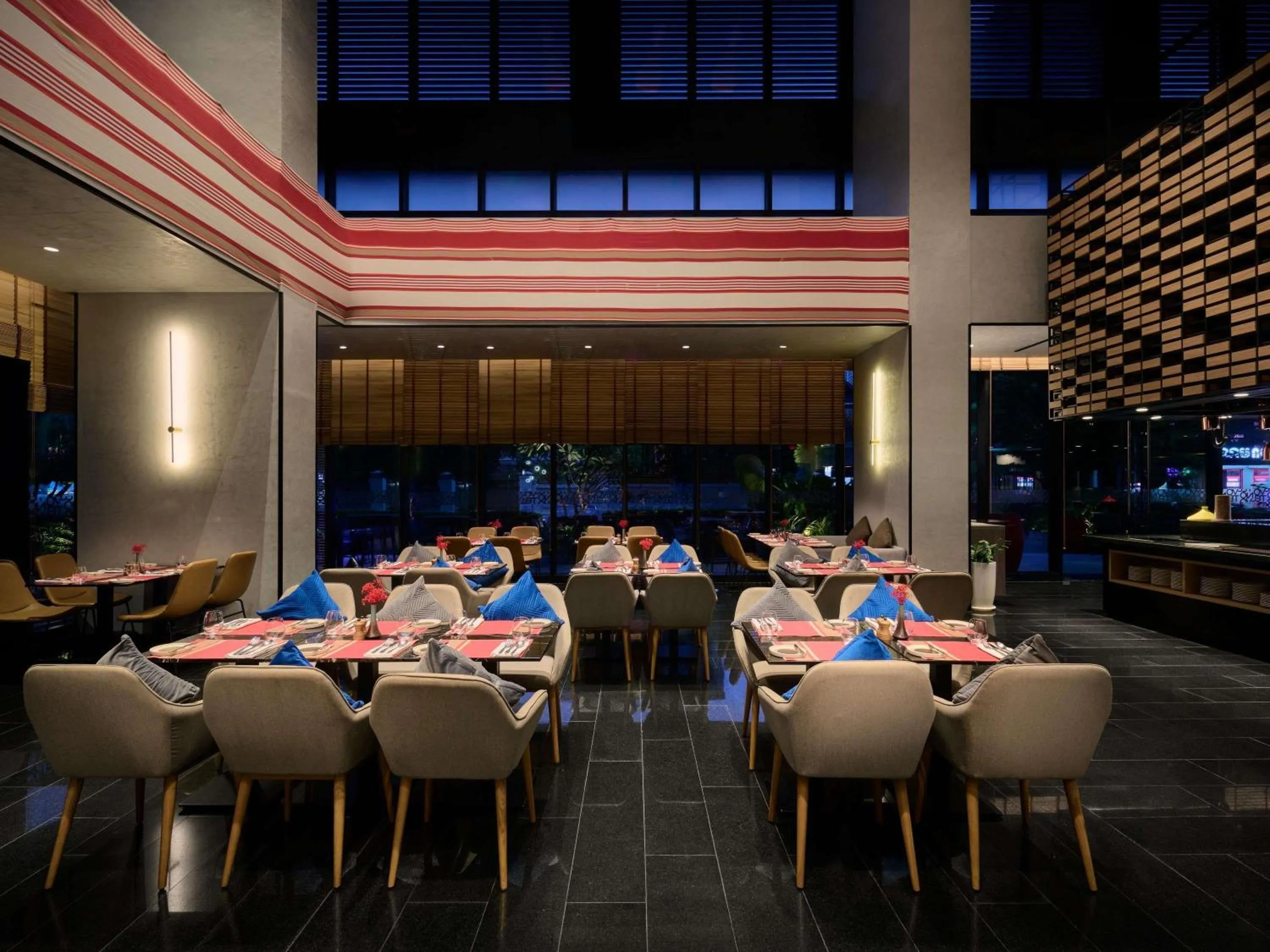 Restaurant/places to eat in Novotel Phnom Penh BKK 1