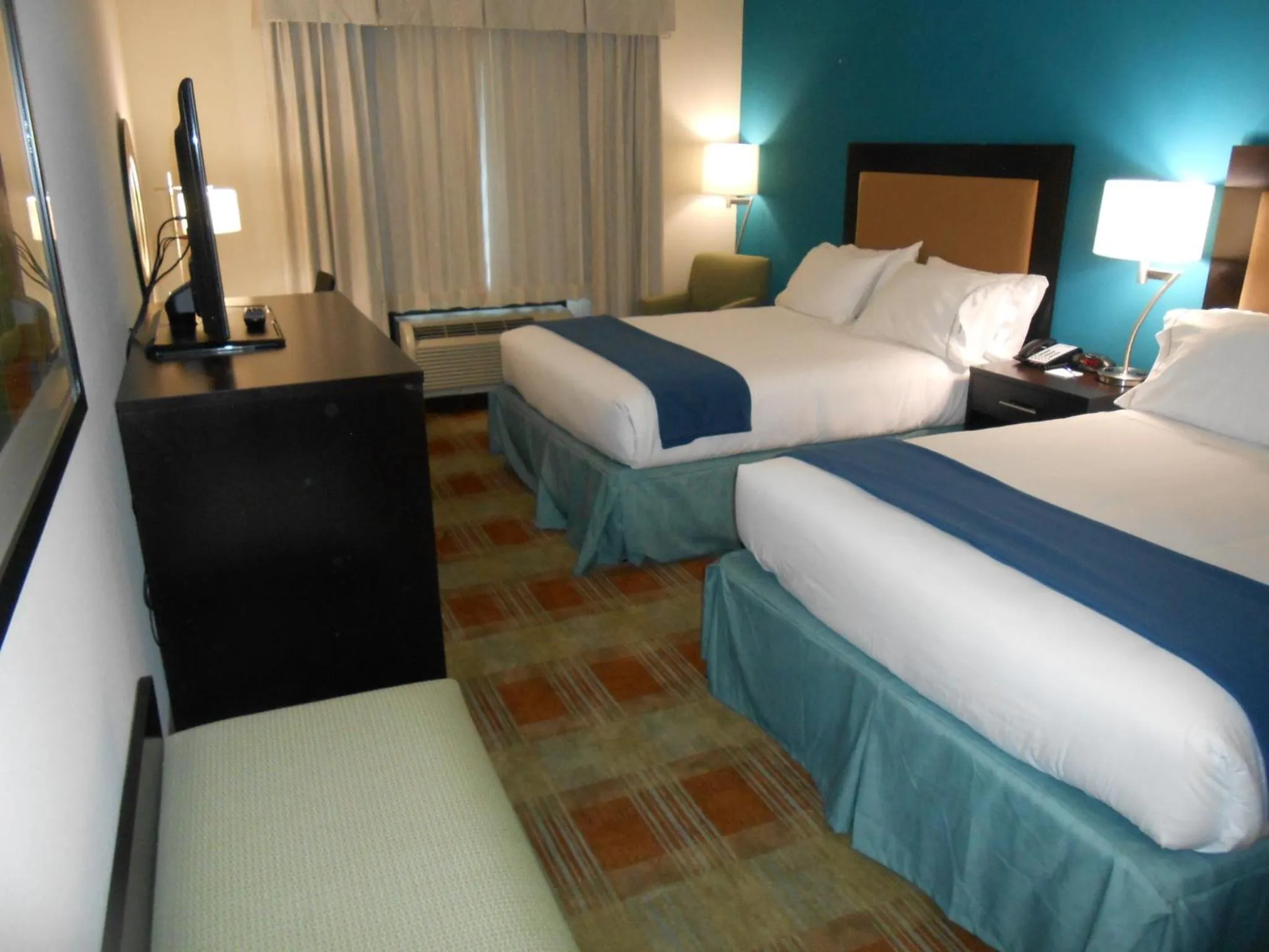 Photo of the whole room, Bed in Holiday Inn Express & Suites Houston Northwest-Brookhollow by IHG