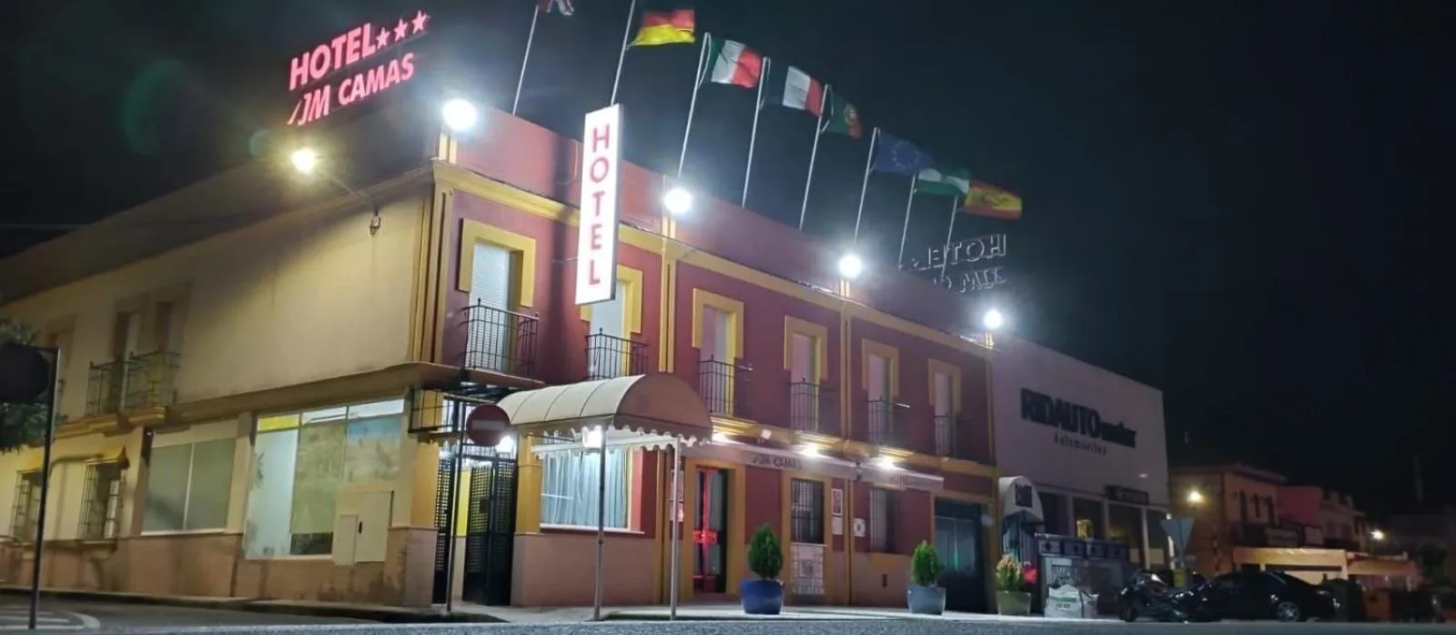 Property building in Hotel H28 Camas