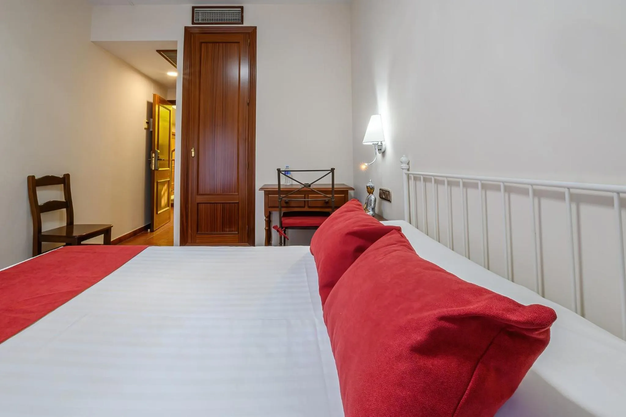 Bed in Hotel H28 Camas