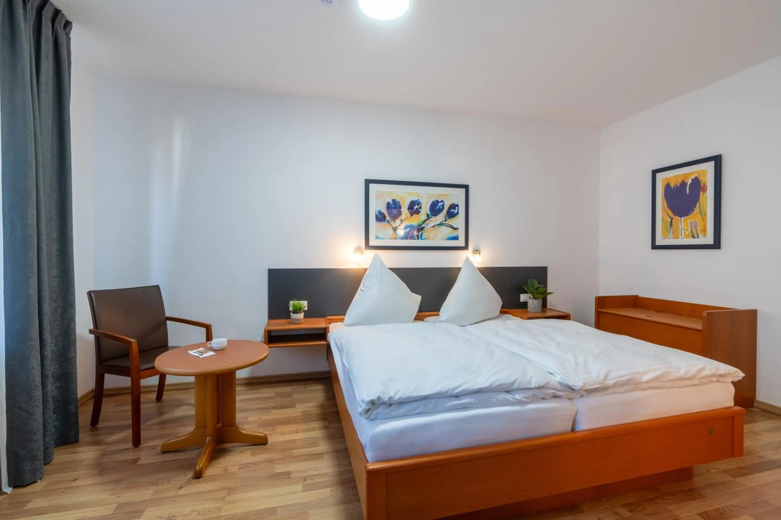 Photo of the whole room, Bed in Landhotel Elkemann