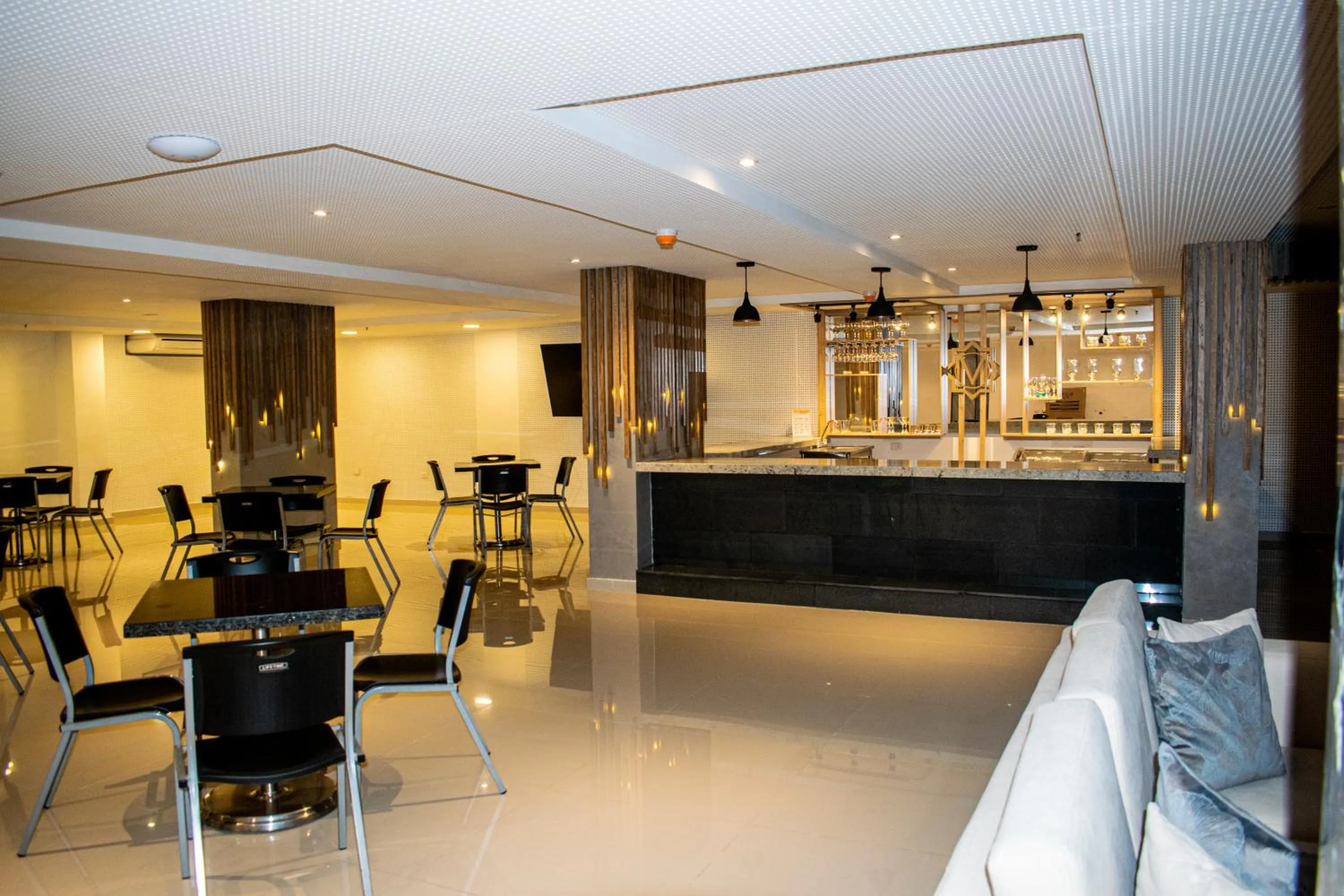 Restaurant/places to eat in HOTEL MANZUR