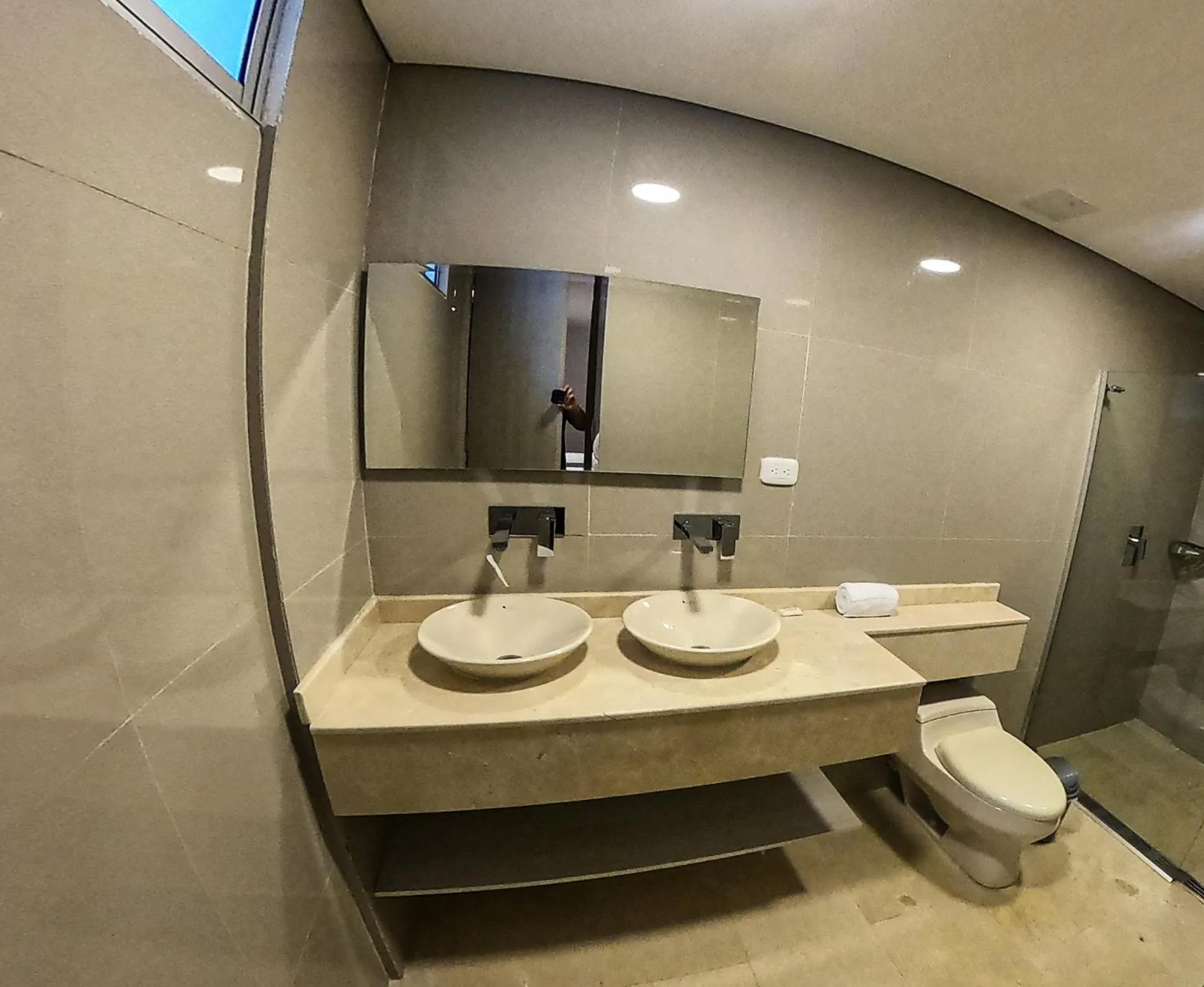 Shower in HOTEL MANZUR