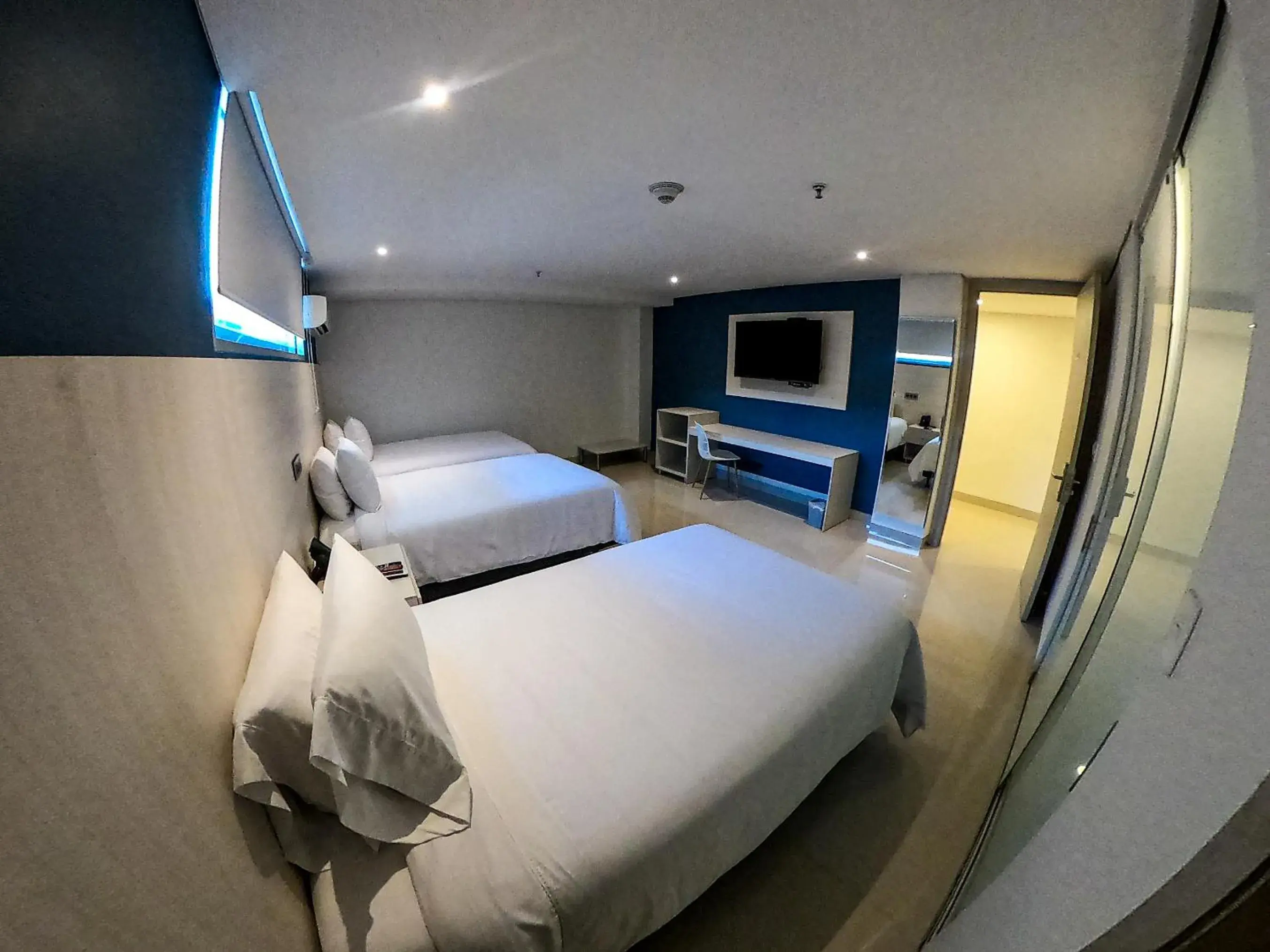 Triple Room in HOTEL MANZUR Triple Room in HOTEL MANZUR