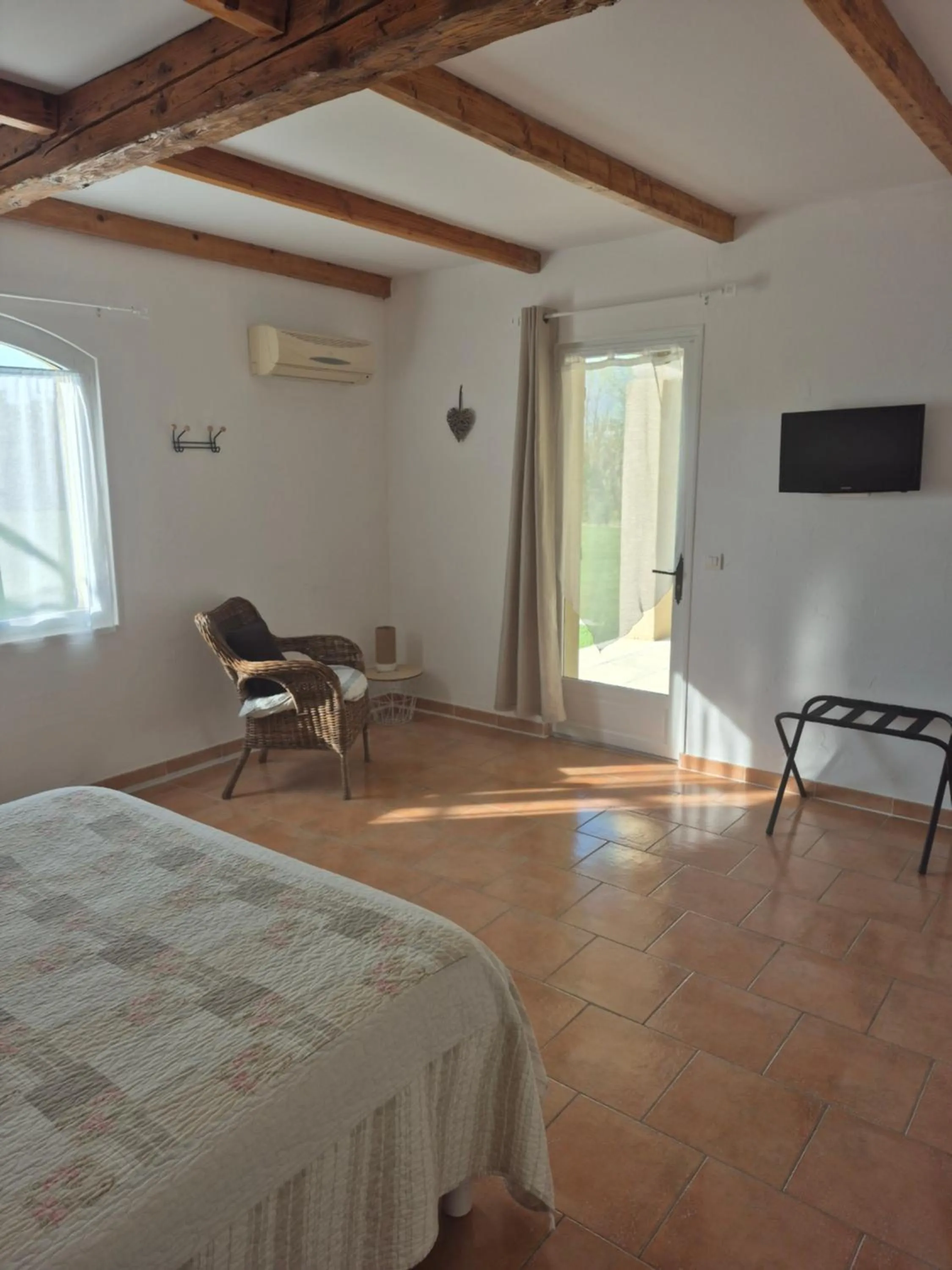 Bedroom, Bed in Mas Clement - Chambre et table d'hôtes