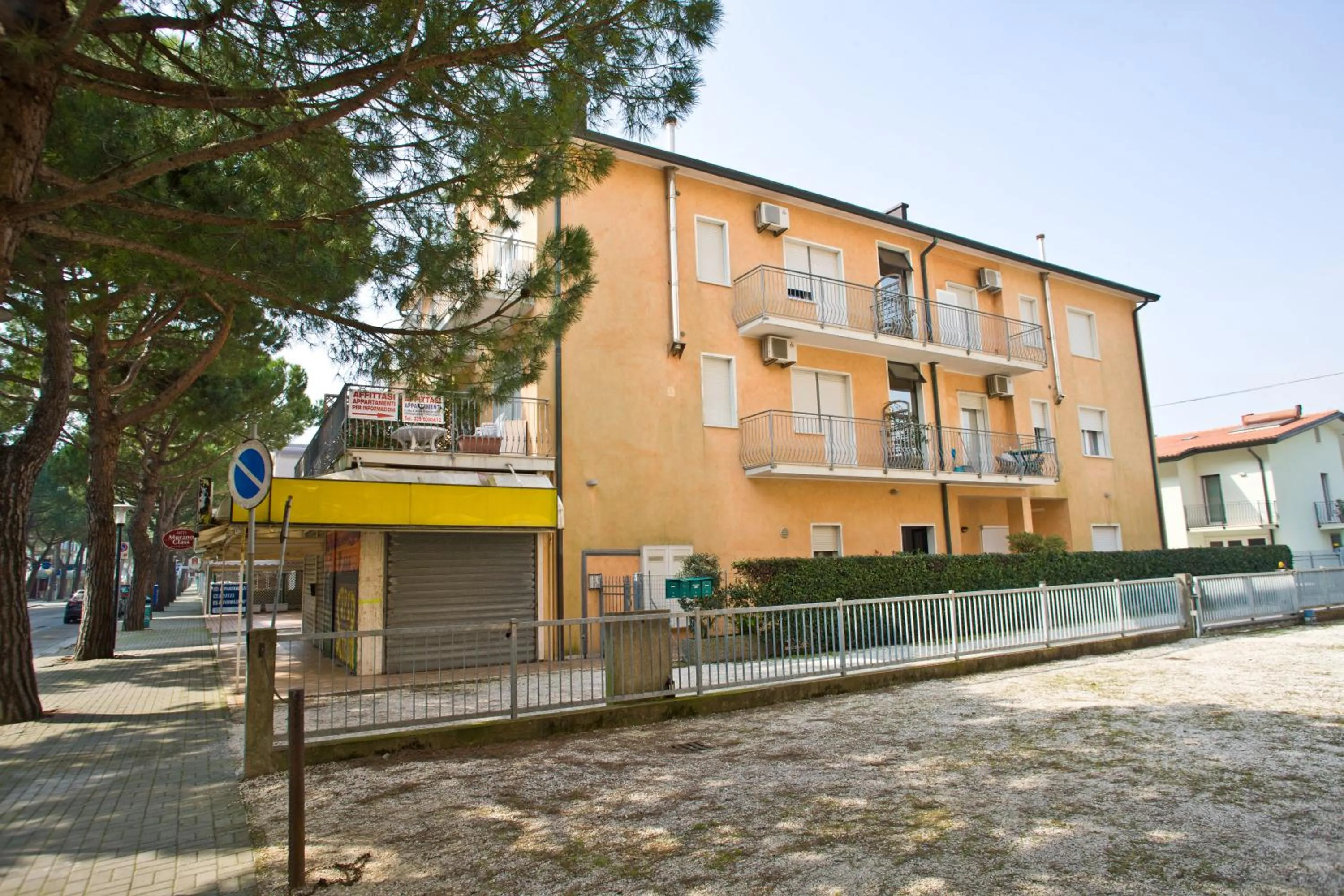 Property building in Villa Hanna