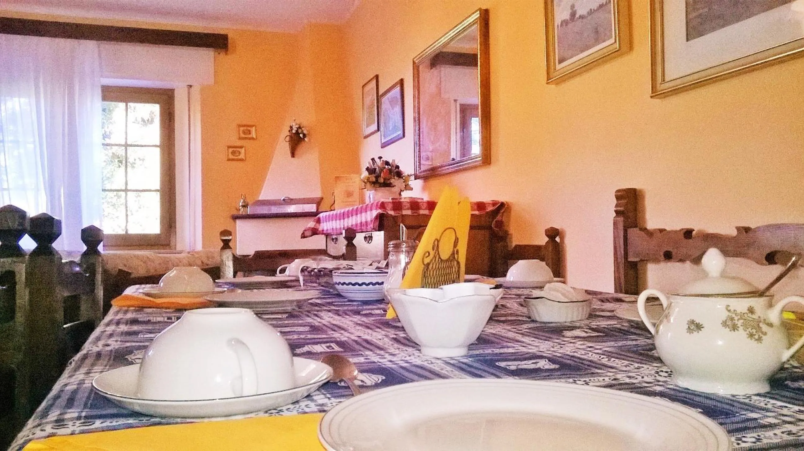 Communal lounge/ TV room in B&B Il Casale delle Pianacce