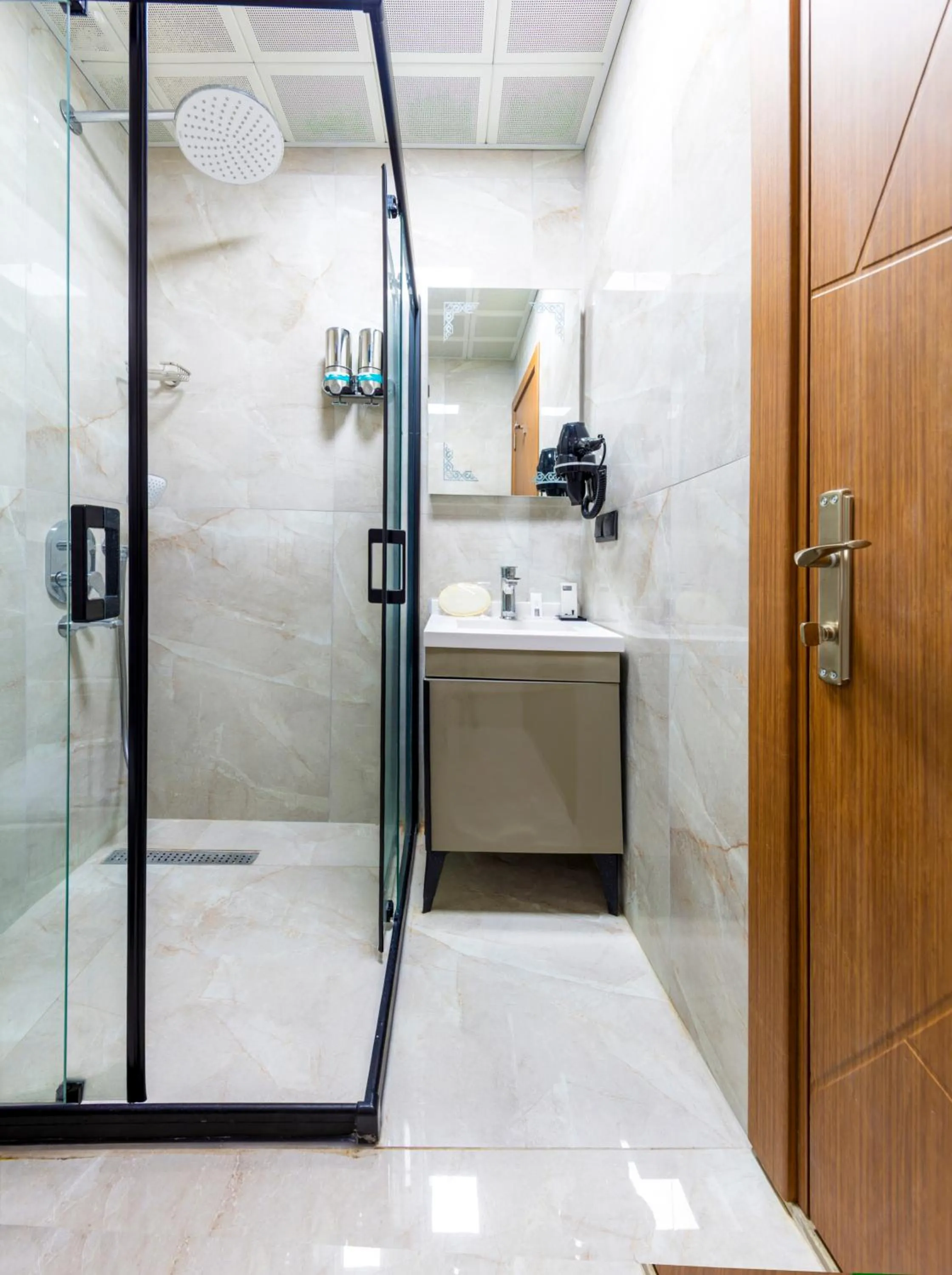 Shower in Dem Premium Hotel - Round Trip Airport Service - Istanbul International Airport