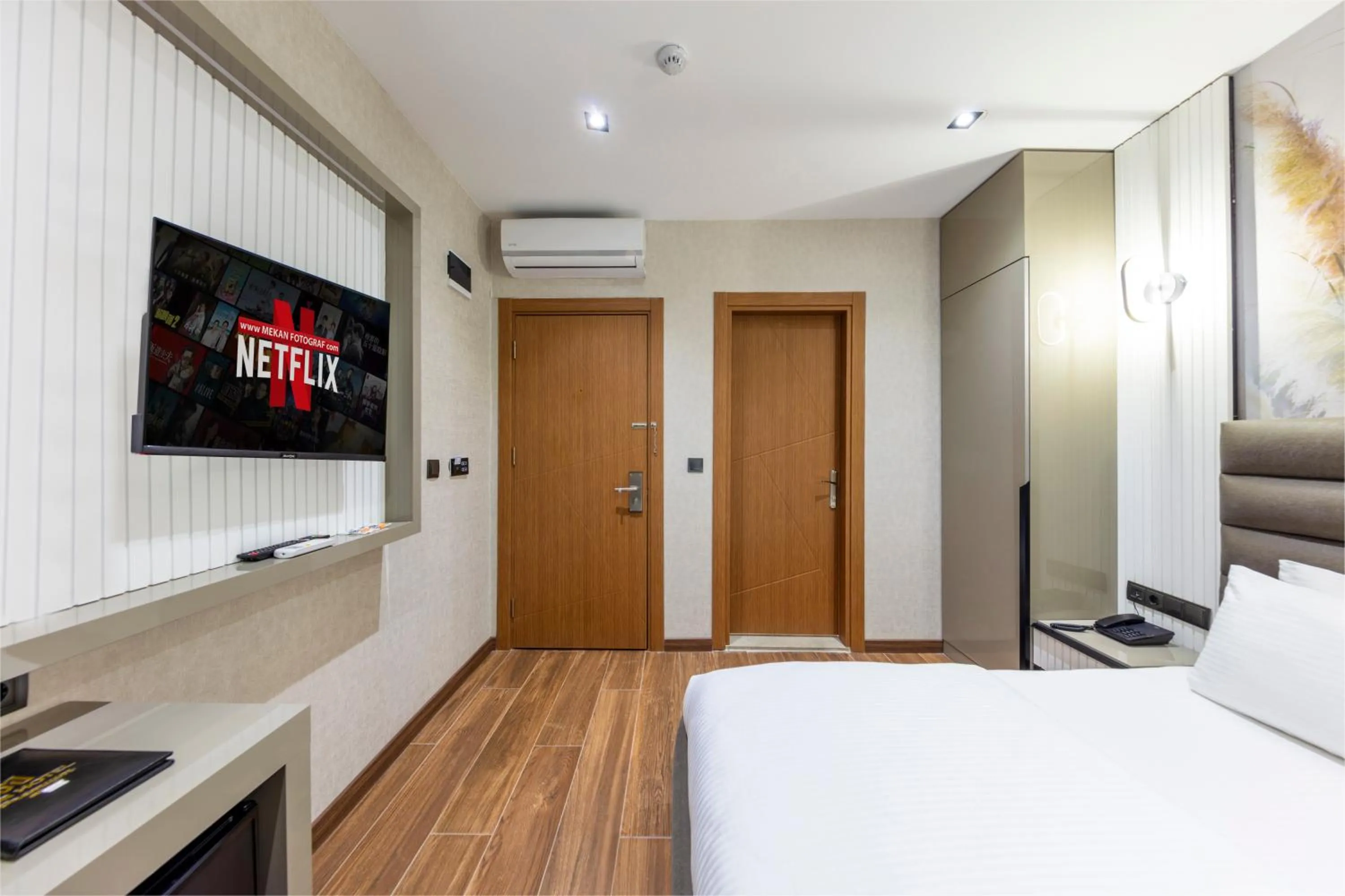 Bed in Dem Premium Hotel - Round Trip Airport Service - Istanbul International Airport