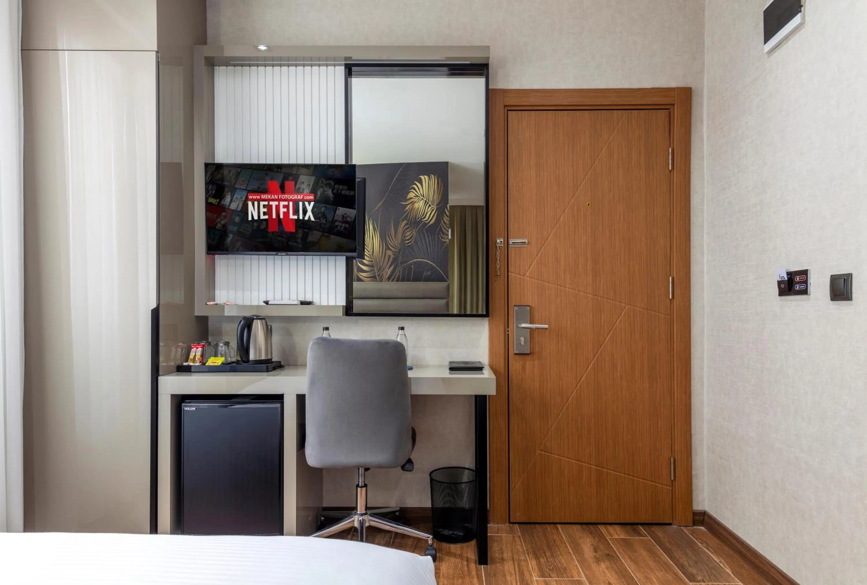 TV and multimedia in Dem Premium Hotel - Round Trip Airport Service - Istanbul International Airport