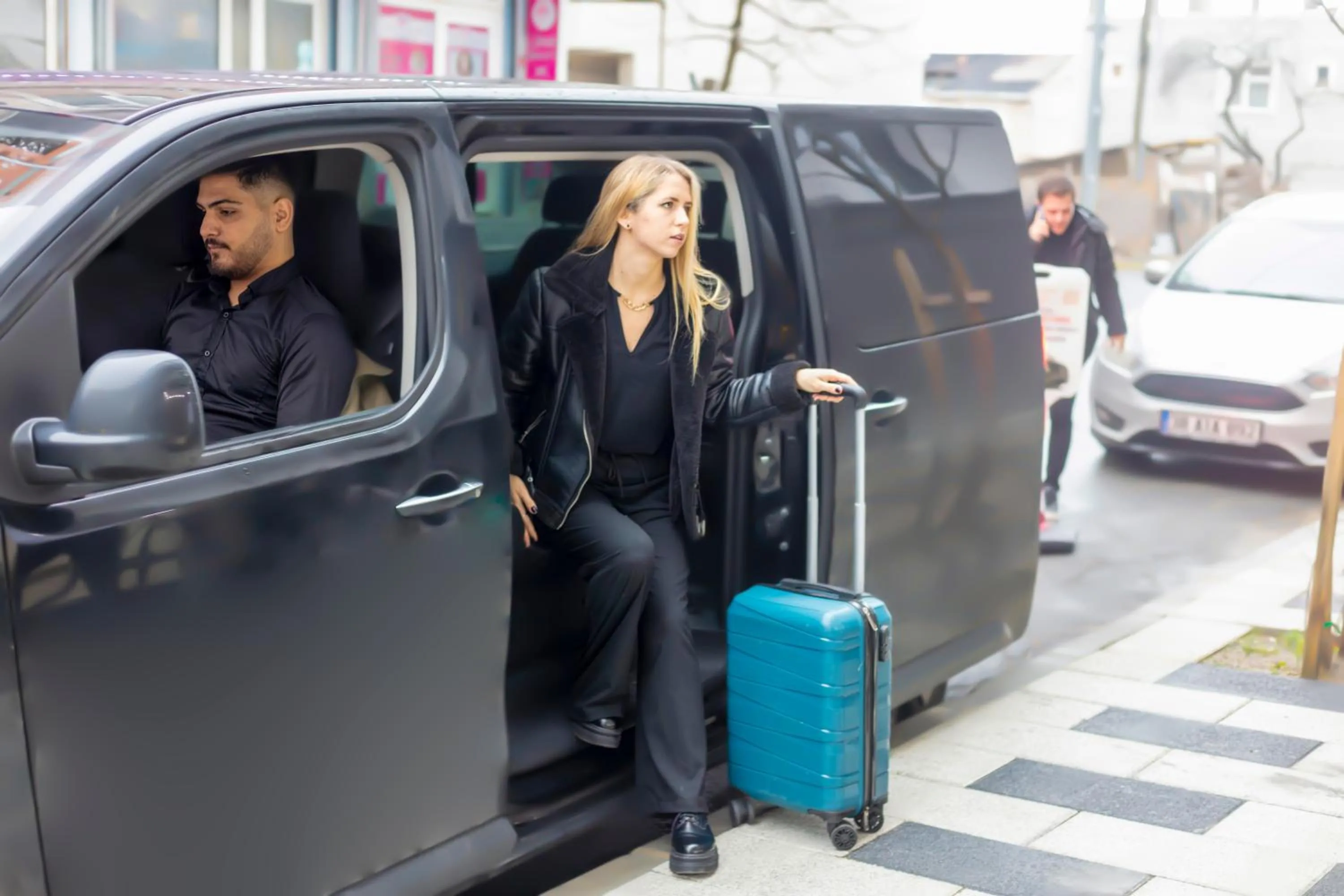 shuttle in Dem Premium Hotel - Round Trip Airport Service - Istanbul International Airport