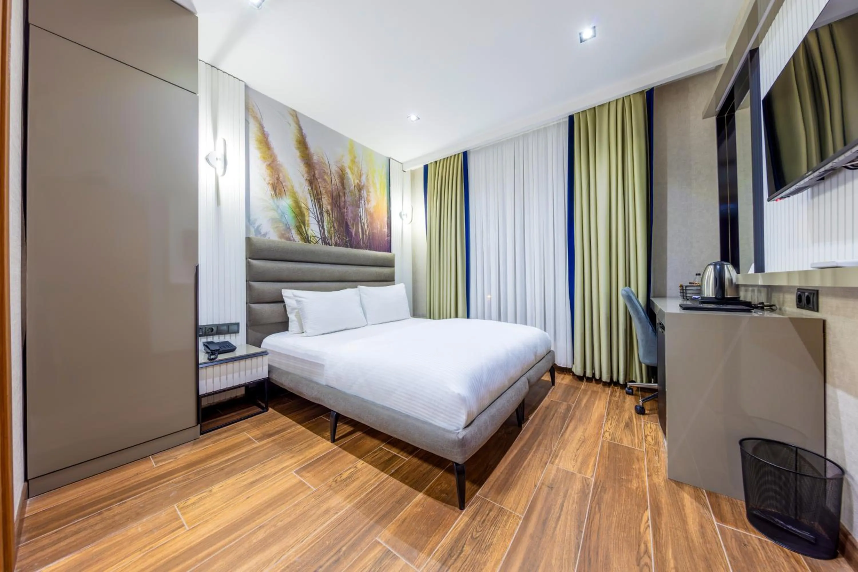 Bed in Dem Premium Hotel - Round Trip Airport Service - Istanbul International Airport