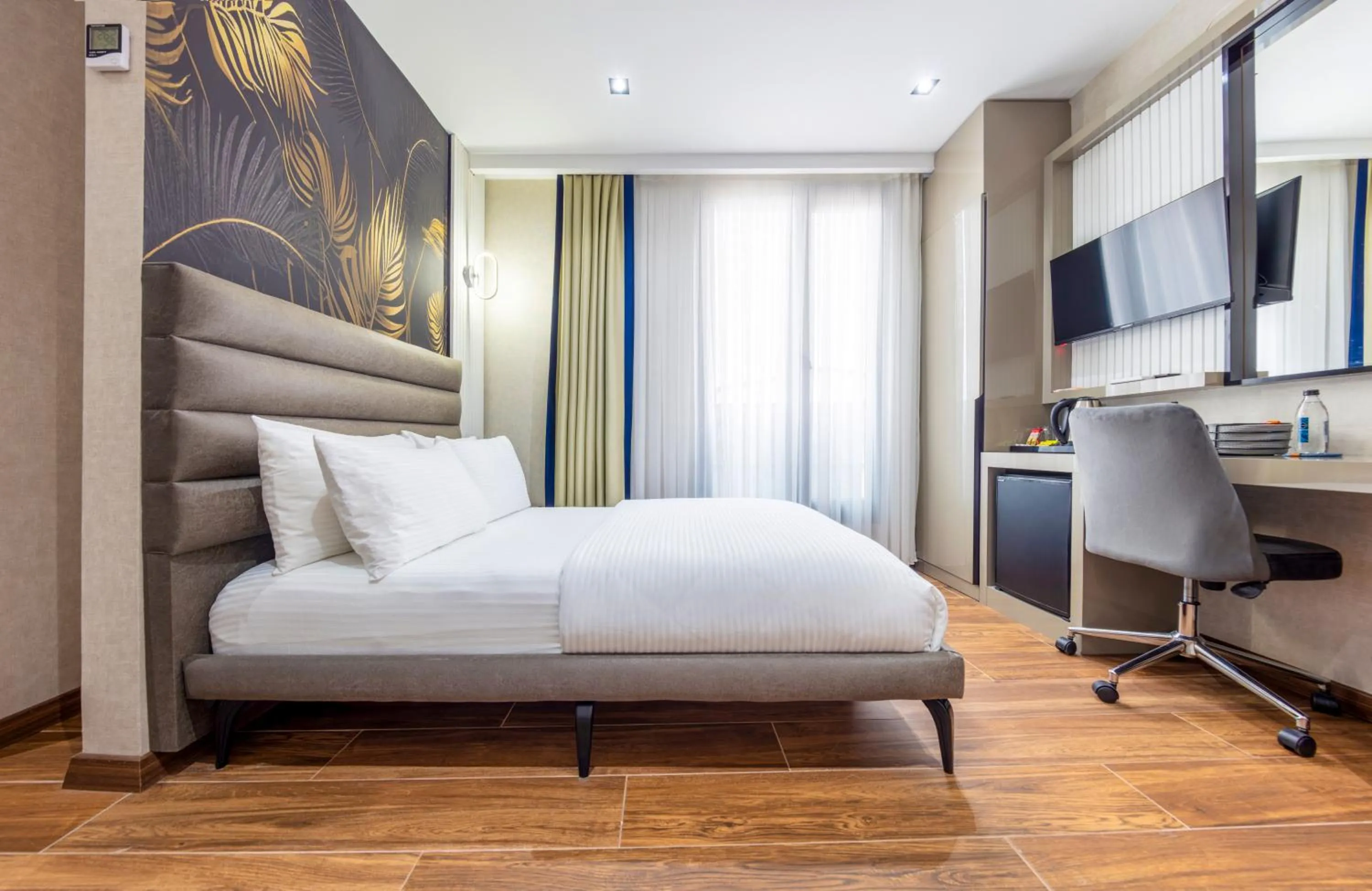 Bed in Dem Premium Hotel - Round Trip Airport Service - Istanbul International Airport