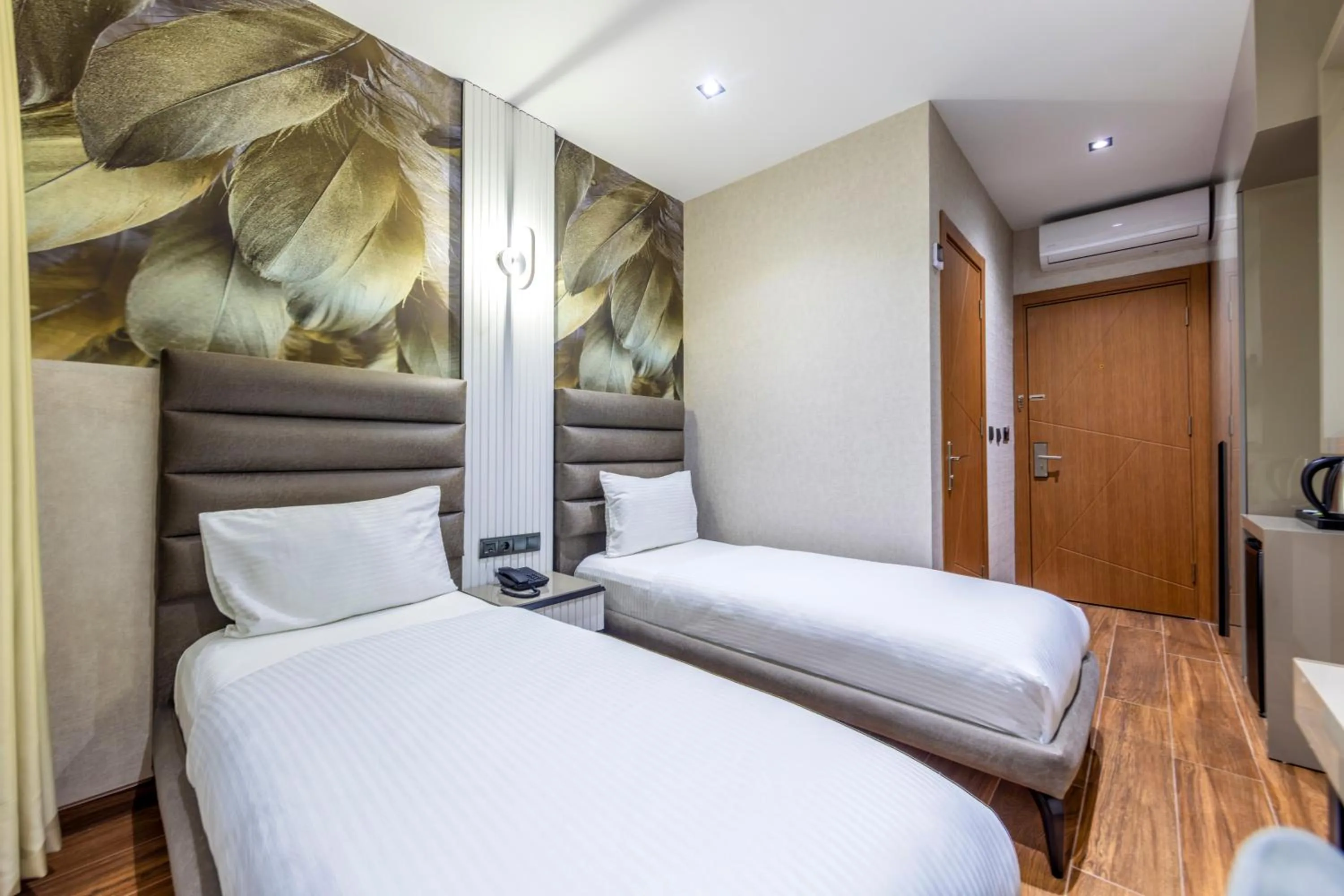 Bed in Dem Premium Hotel - Round Trip Airport Service - Istanbul International Airport