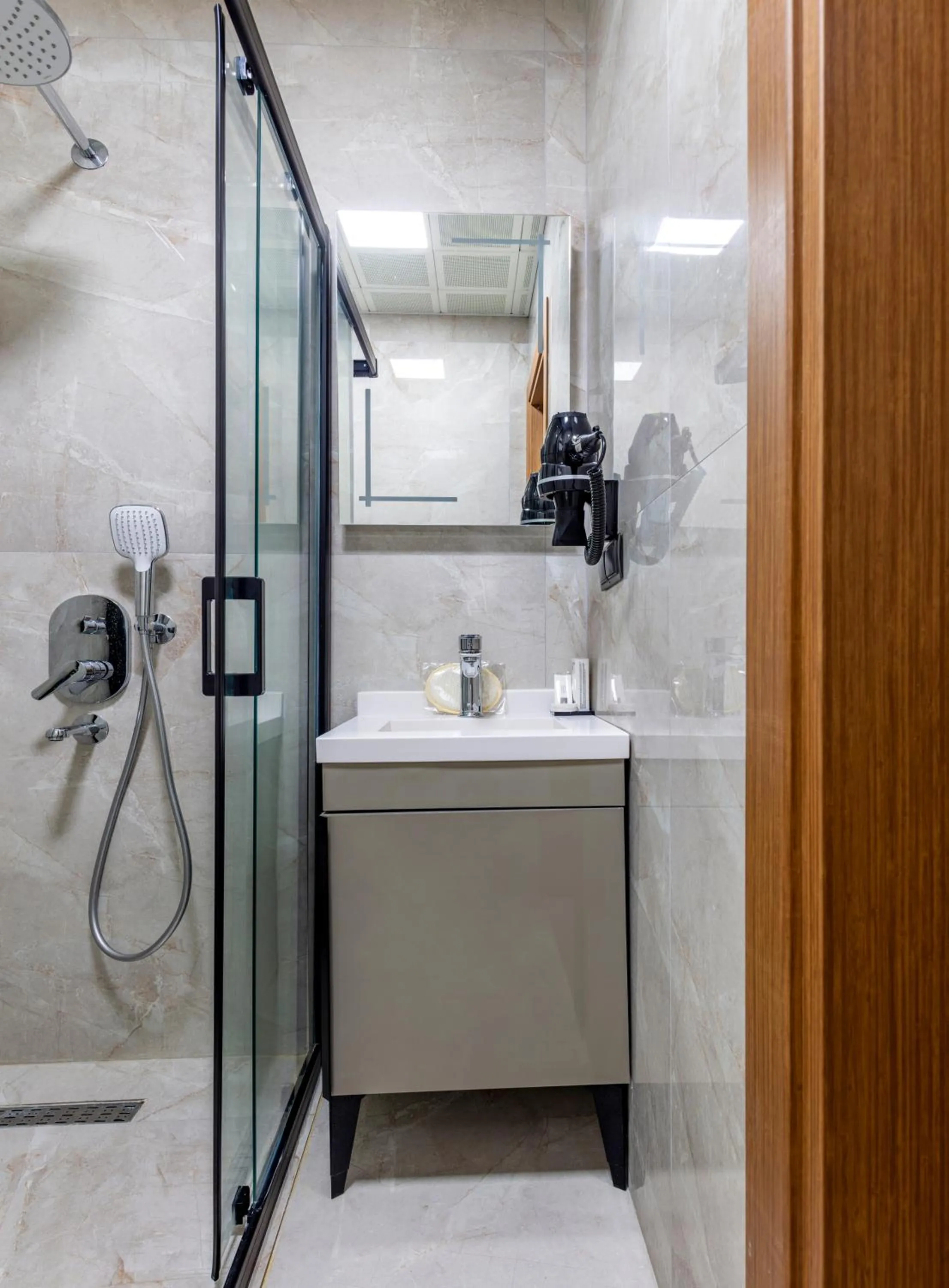 Shower in Dem Premium Hotel - Round Trip Airport Service - Istanbul International Airport