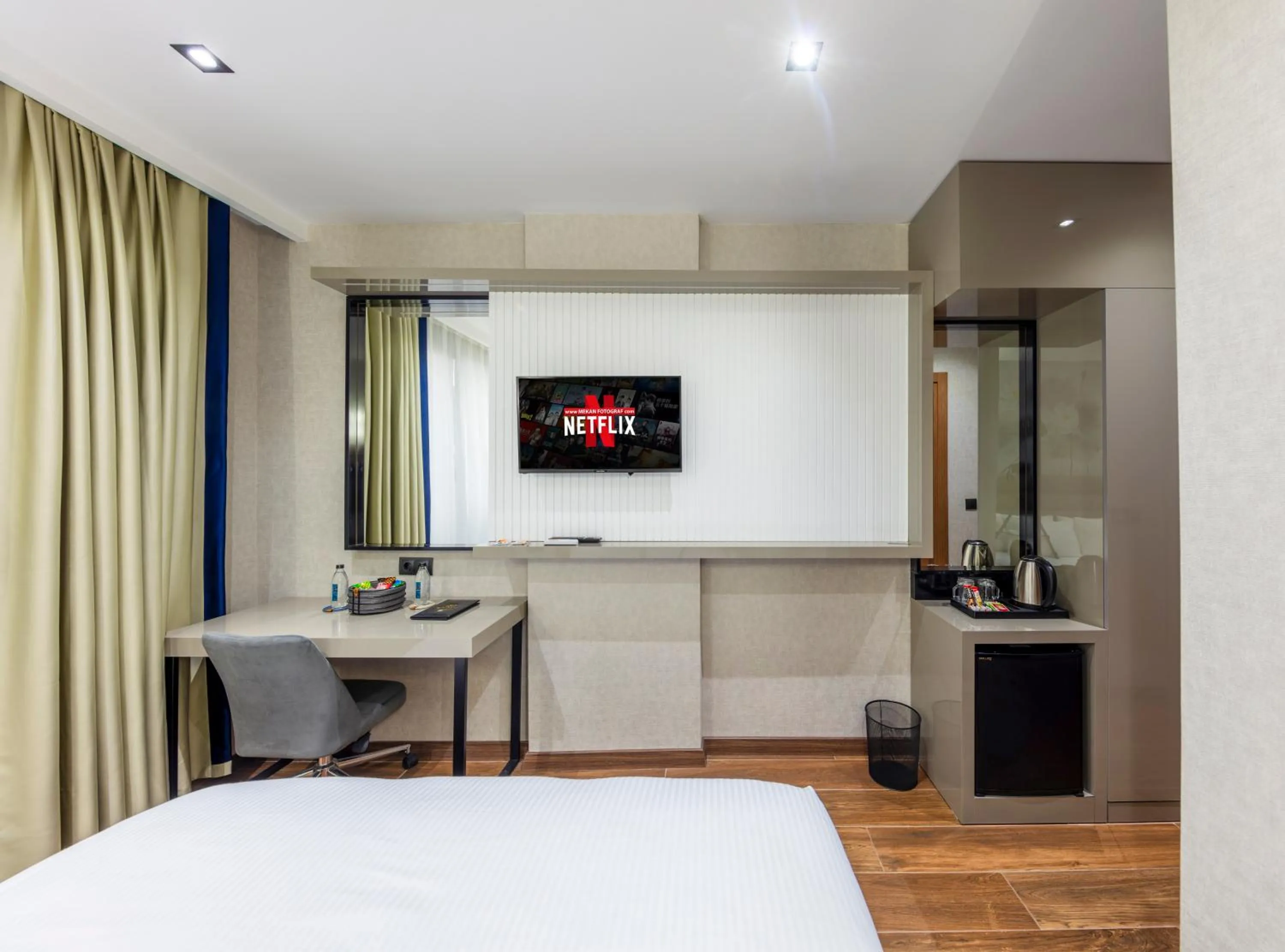 Bed in Dem Premium Hotel - Round Trip Airport Service - Istanbul International Airport