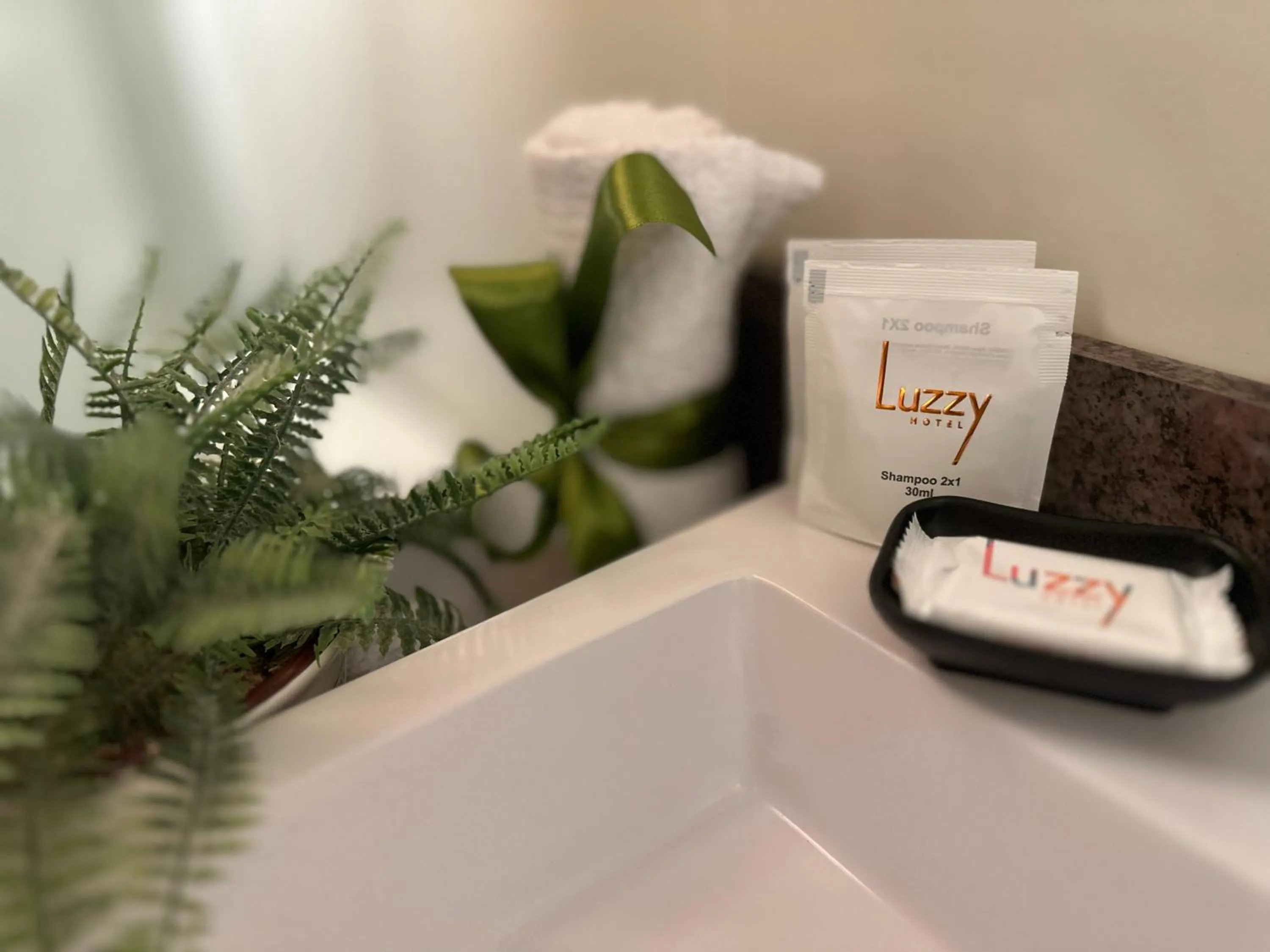 Text overlay in Luzzy Hotel